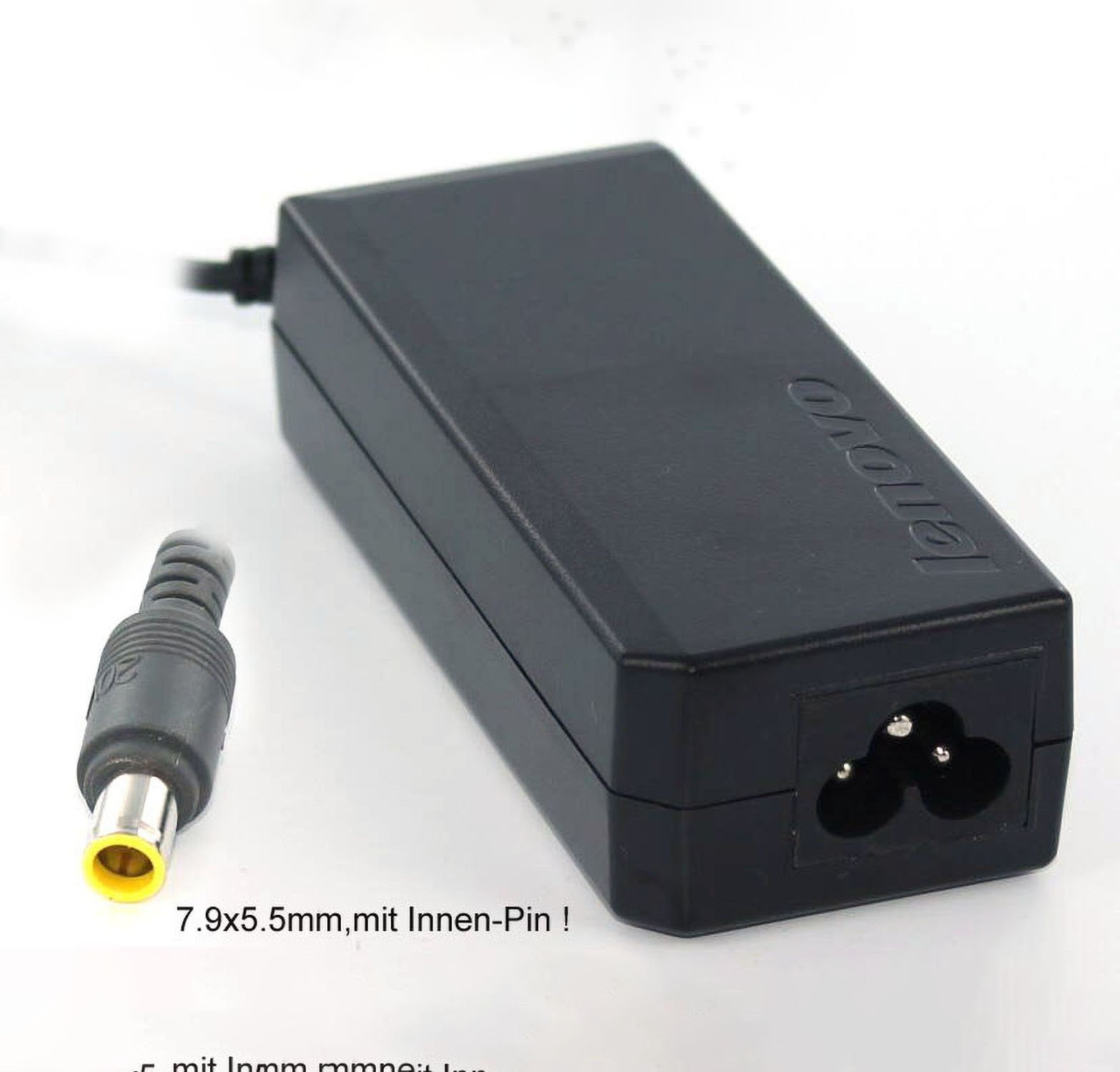 Schwarzes Lenovo Laptop-Netzteil mit einem dreipoligen Stecker. Ein Stecker mit gelber Spitze ist auch gezeigt.