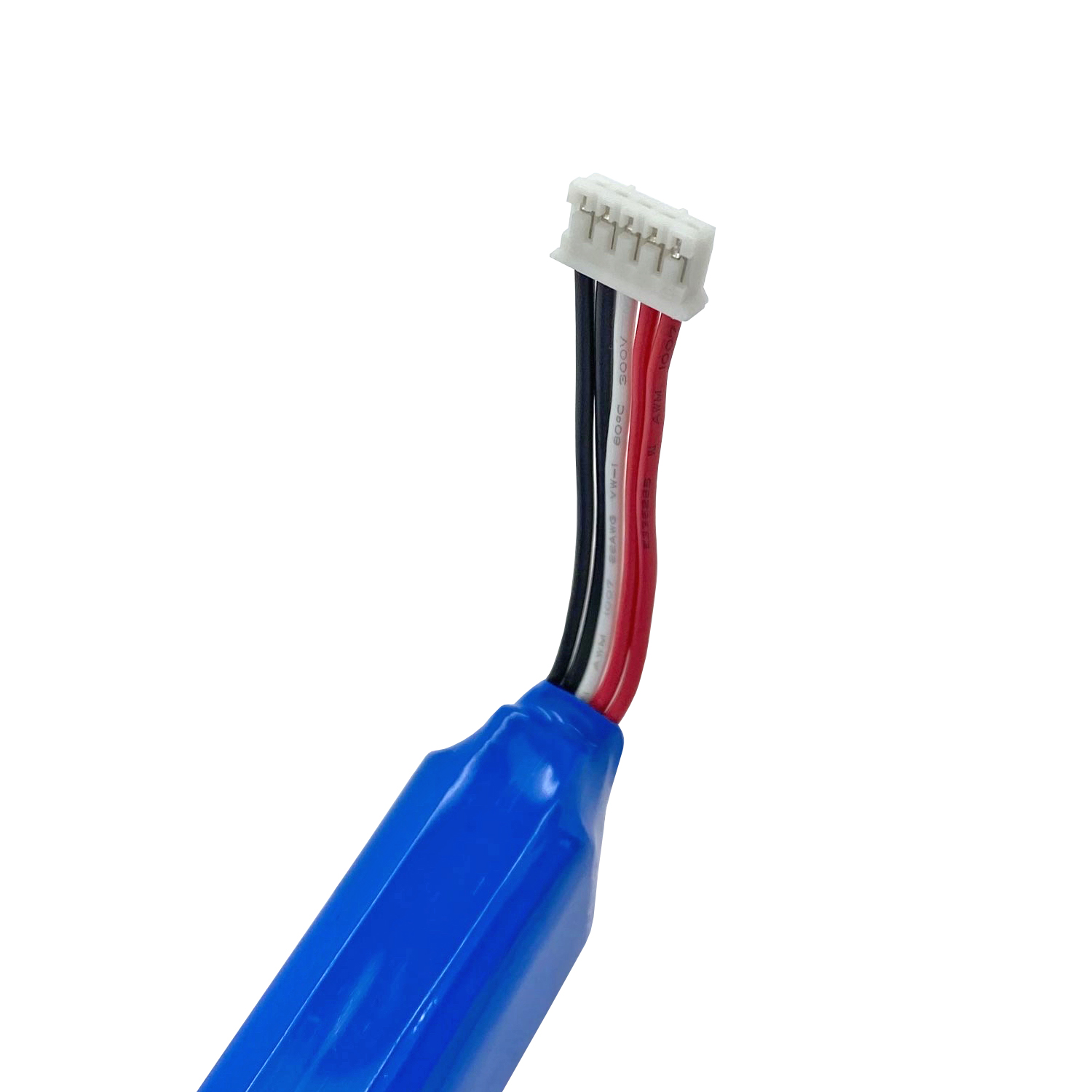 Eine blaue Batterie mit angeschlossenen Drähten. Die Drähte sind schwarz, rot und weiß.
