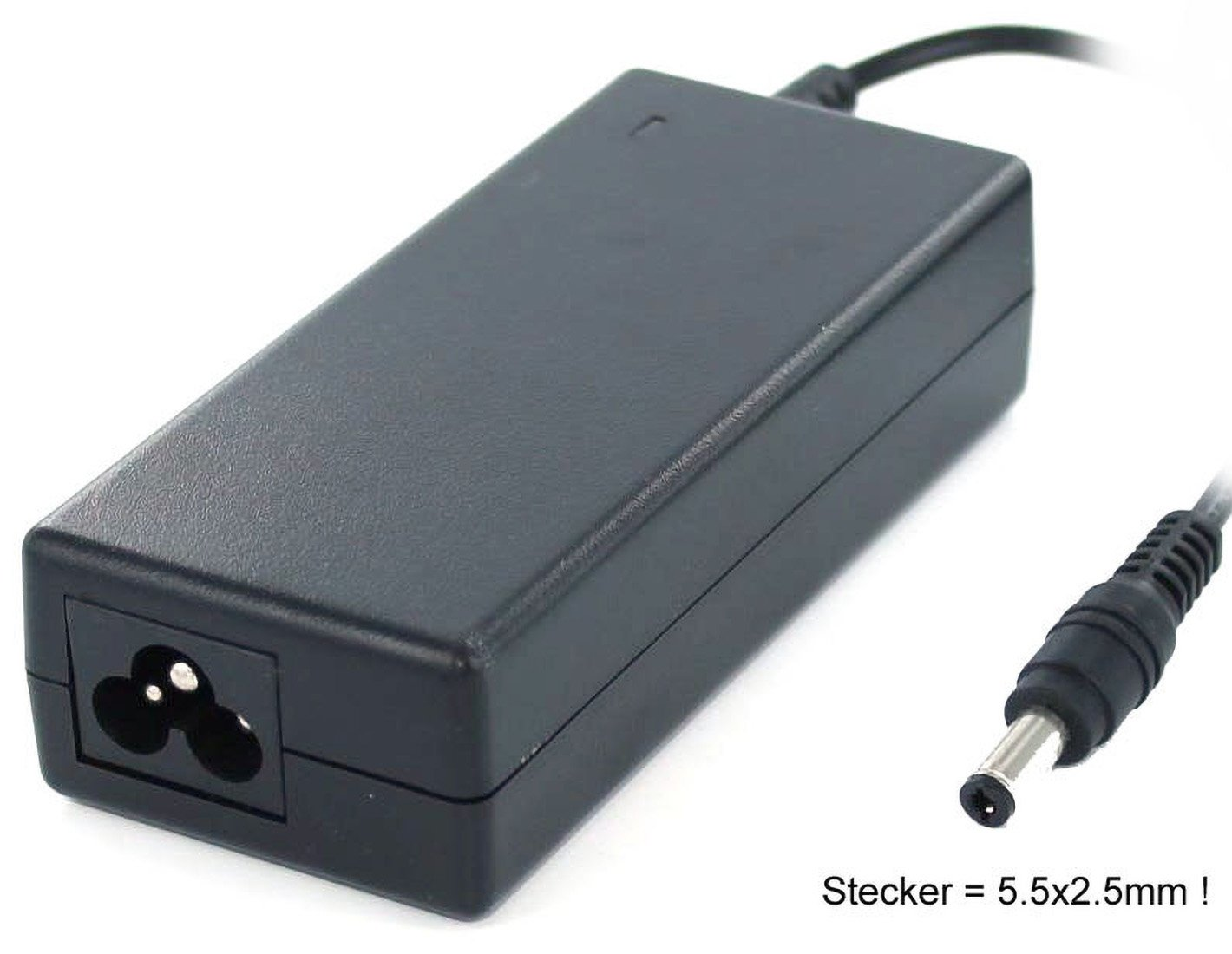 Schwarzes Laptop-Ladegerät mit Dreizack-Eingang und DC-Anschluss, auf Weiß. Text liest Stecker = 5,5x2,5 mm!