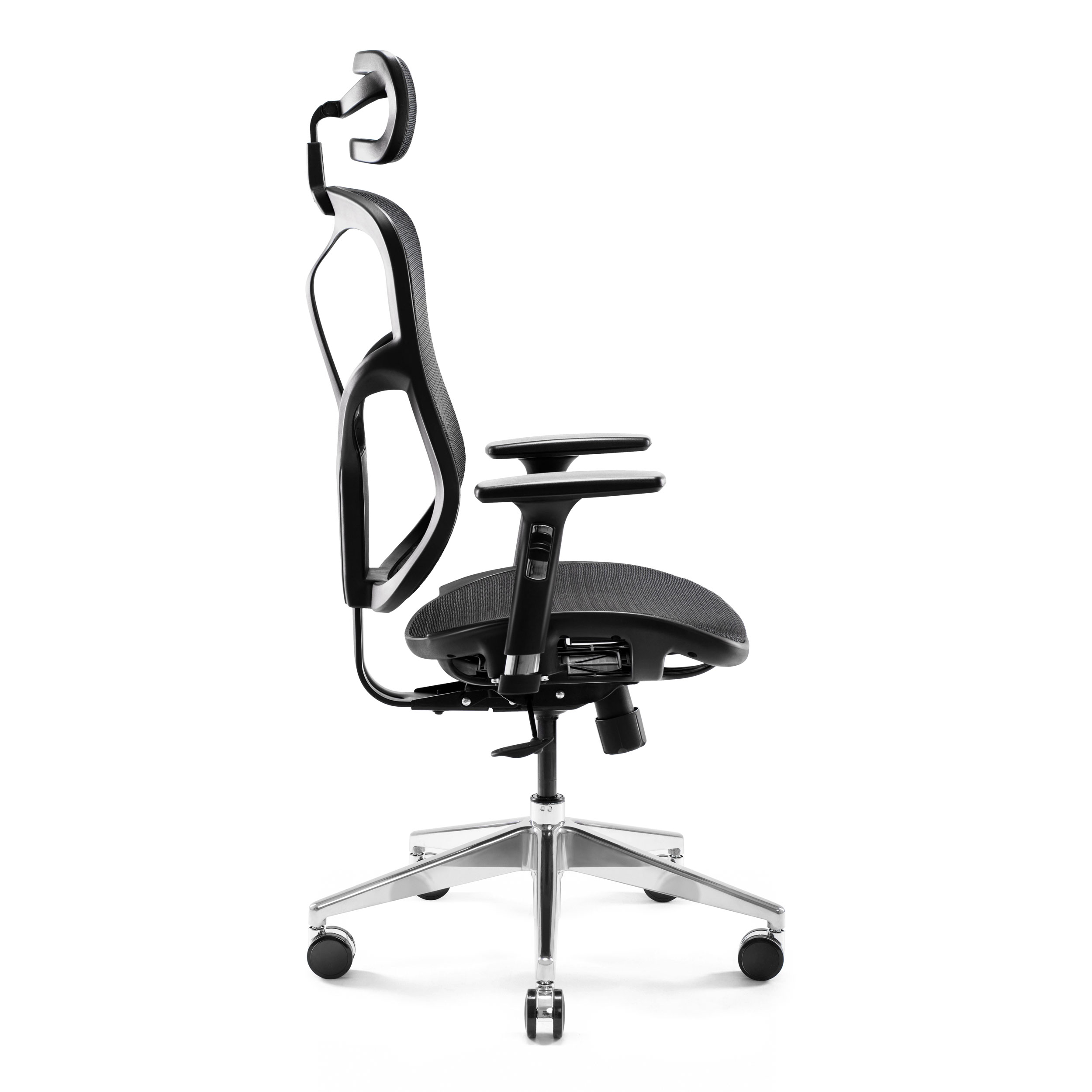 Czarny ergonomiczny fotel biurowy z zagłówkiem. Srebrna podstawa.