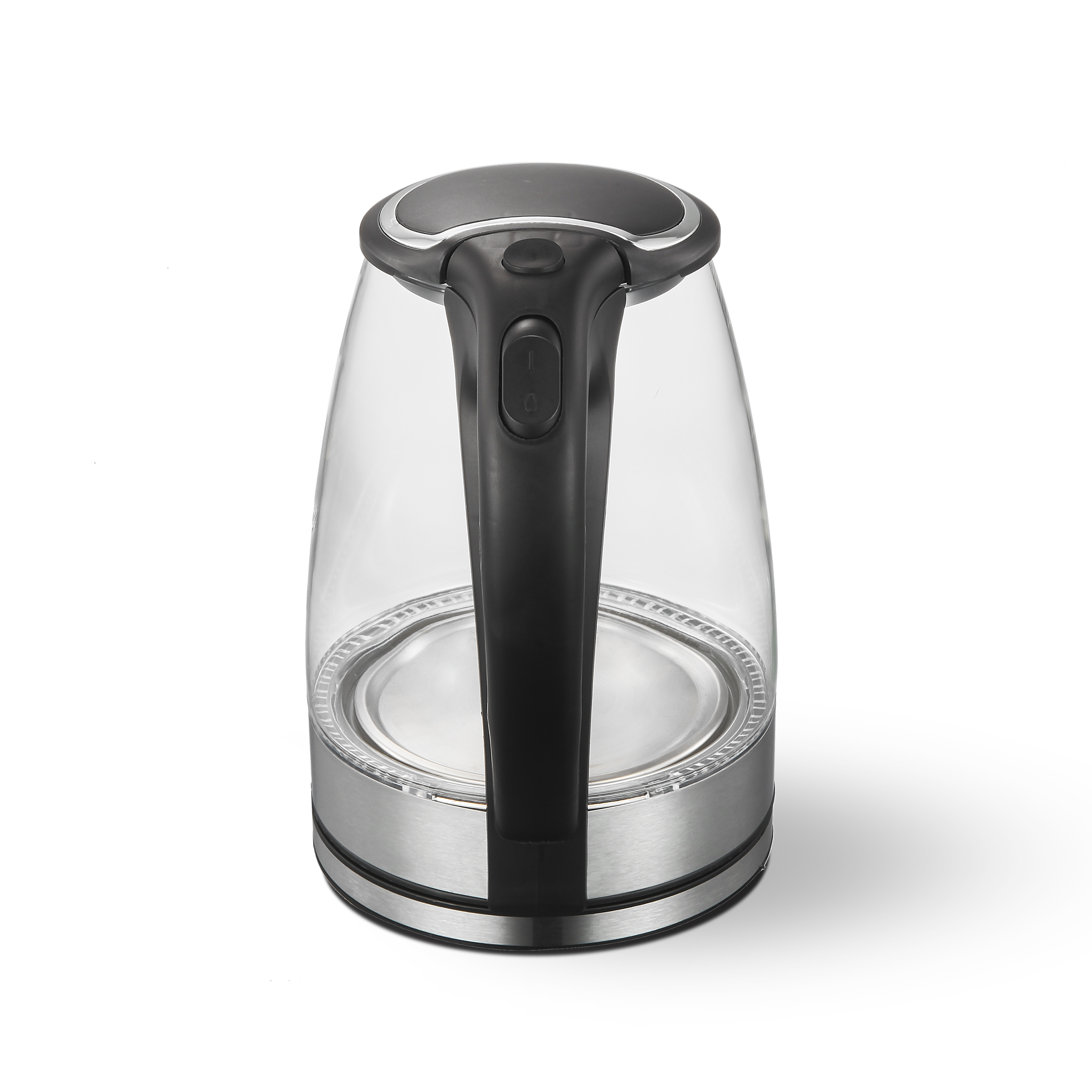 Klarer elektrischer Glas-Wasserkocher mit schwarzem Griff und Deckel, Edelstahlboden. Auf weißem Hintergrund isoliert.