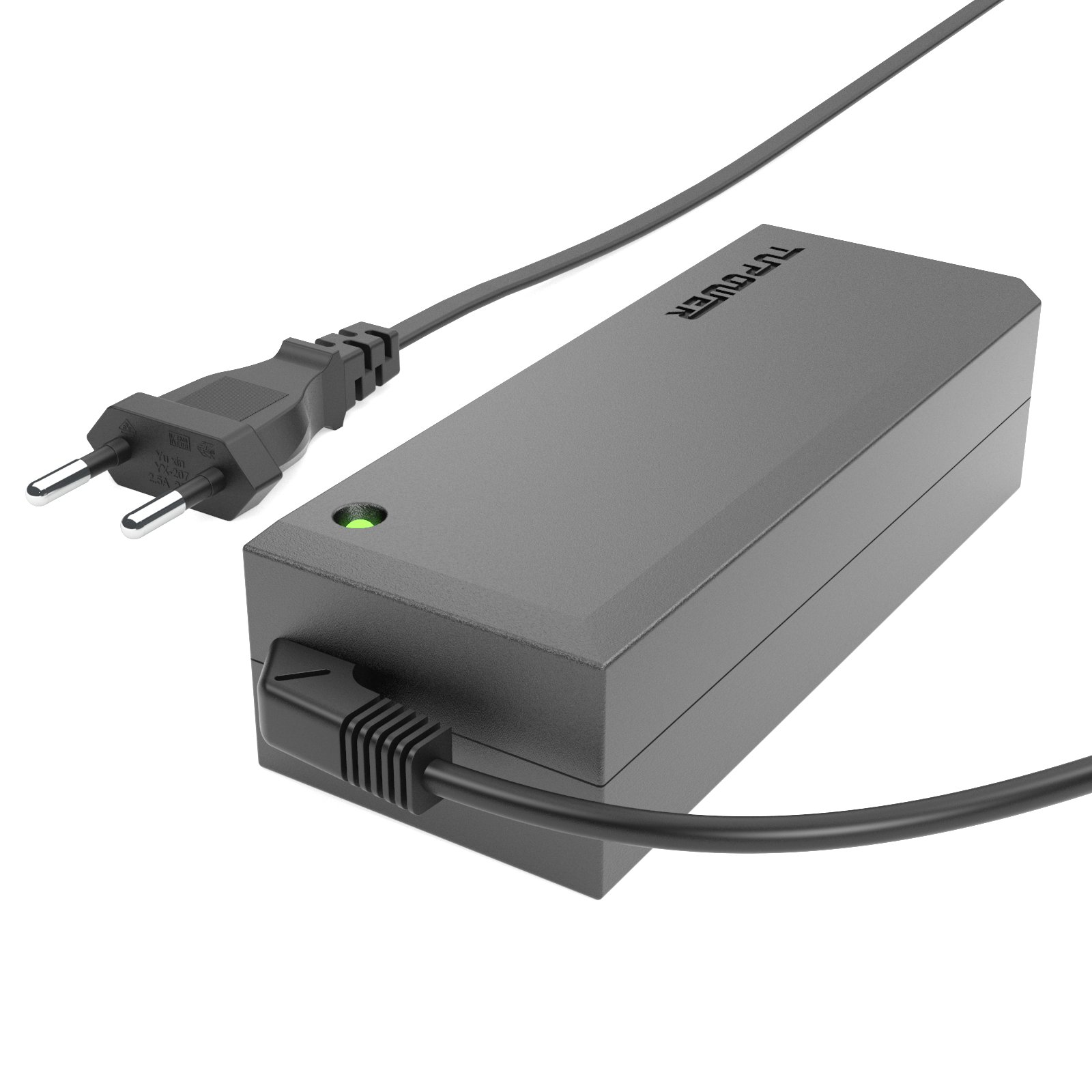 Schwarzes Netzteil mit Stecker und Anschluss, grünes Licht an, weißer Hintergrund.