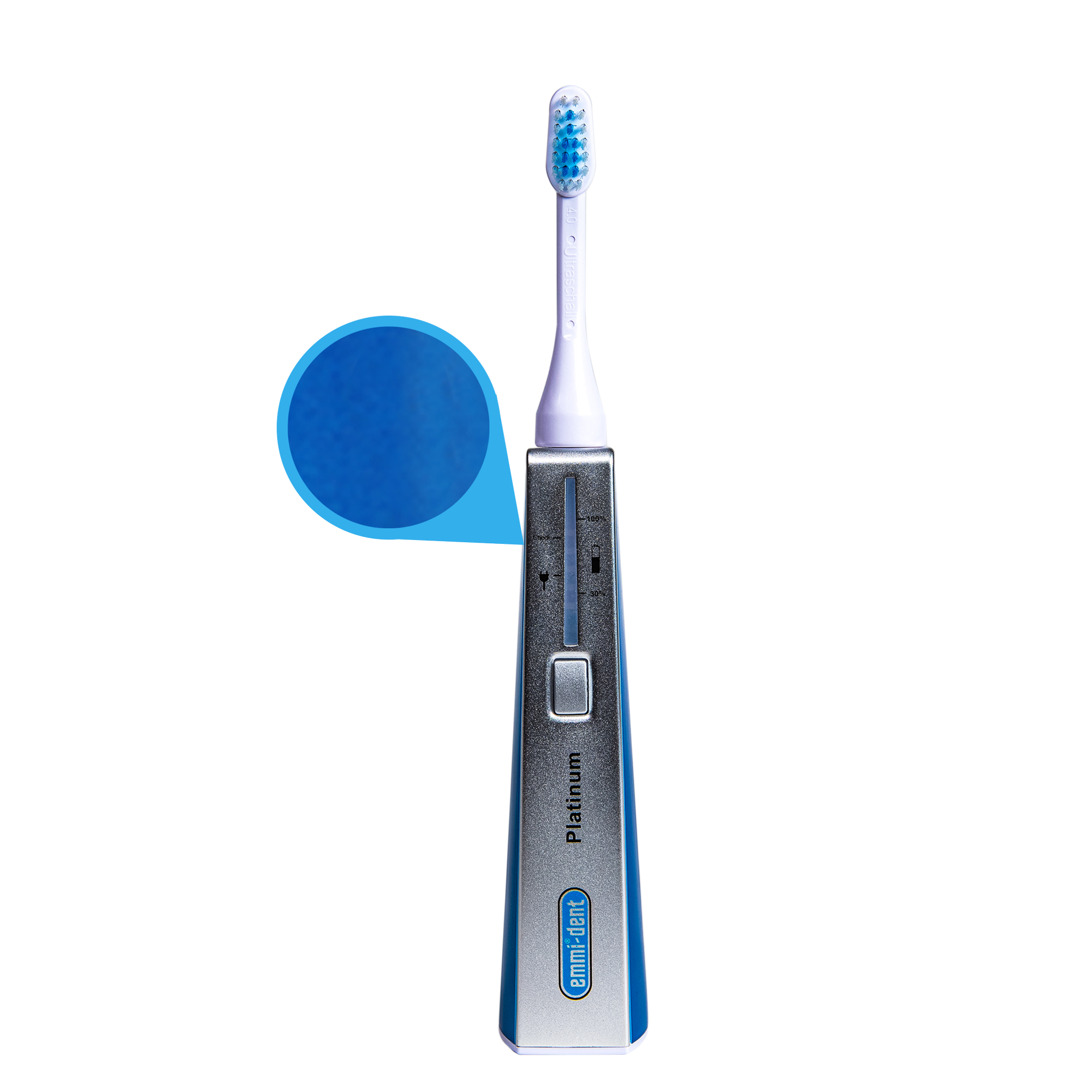 Una testina di spazzolino elettrico con setole blu e manico argentato.