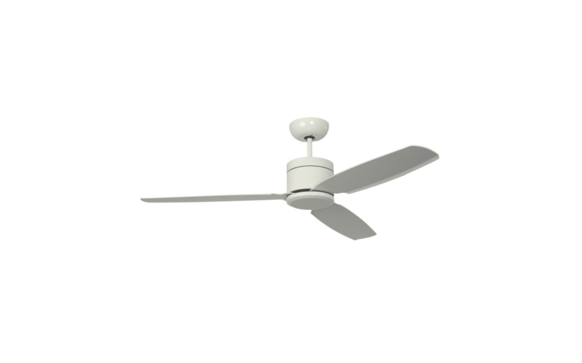 Weißer Deckenventilator mit drei Flügeln, weißer Hintergrund.