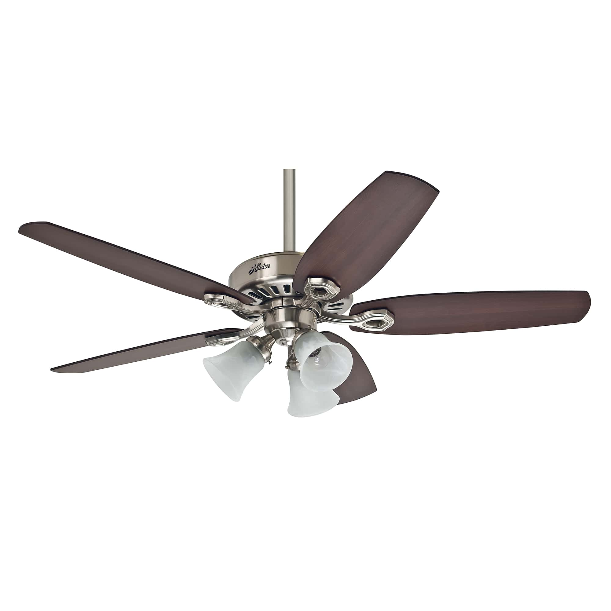 Deckenventilator mit fünf dunklen Holzflügeln, silbernem Motorgehäuse und drei Lichtern.