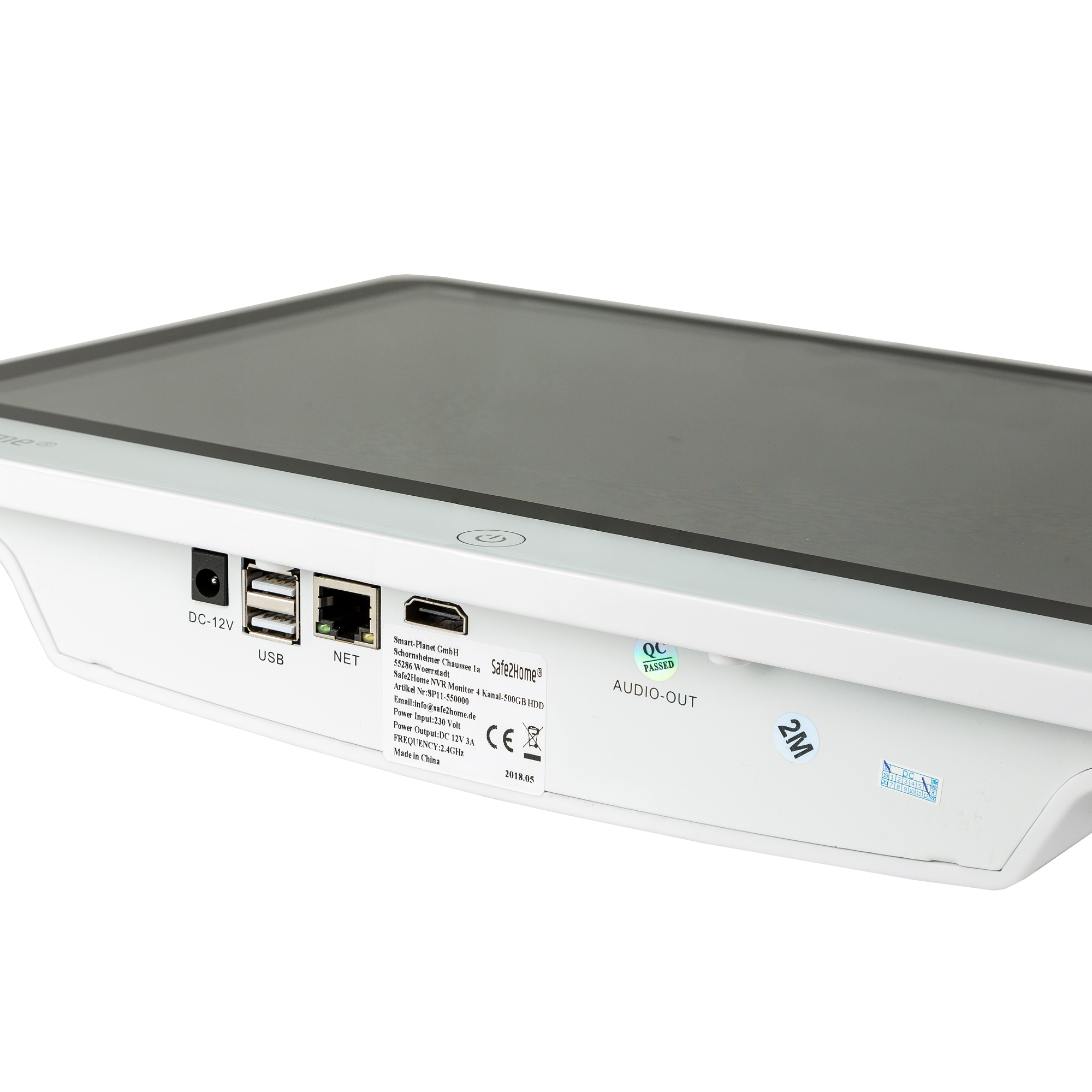 Weißes elektronisches Gerät mit USB-, NET- und anderen Anschlüssen. Hat eine schwarze Oberseite.