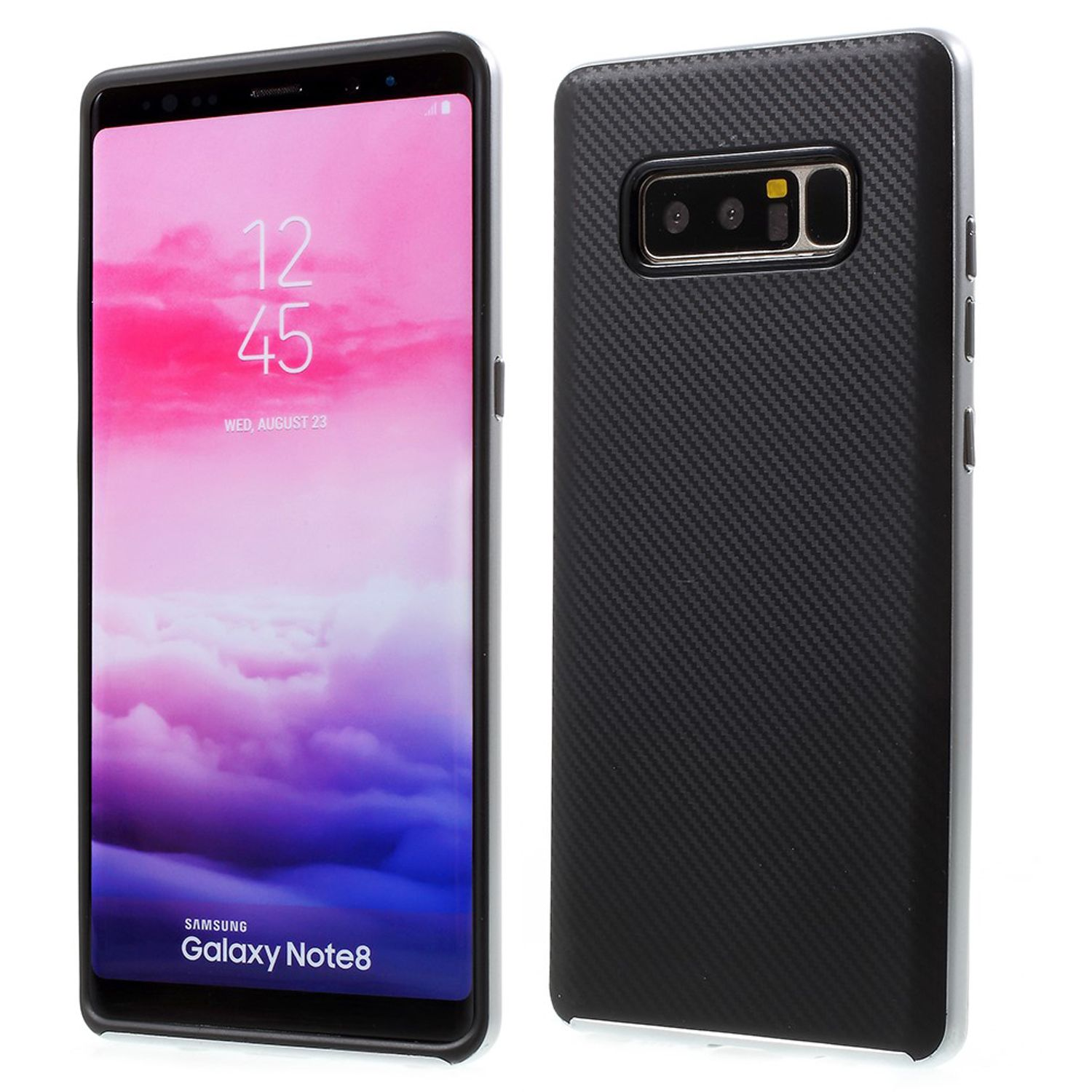 Schwarzes Smartphone in einer Hülle mit Karbonfaser-Design, weißer Hintergrund.