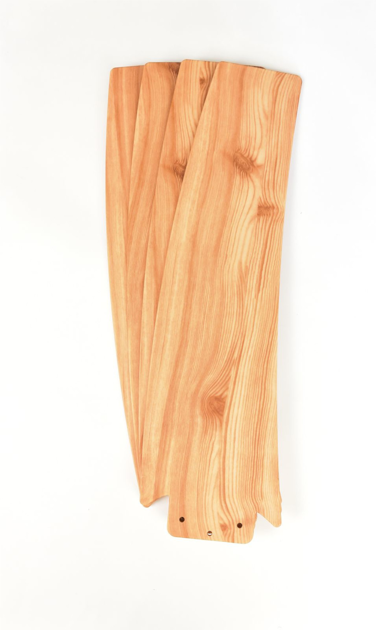 Ventilatorblätter aus Holz. Die Blätter sind hellbraun und haben eine natürliche Holzmaserung.