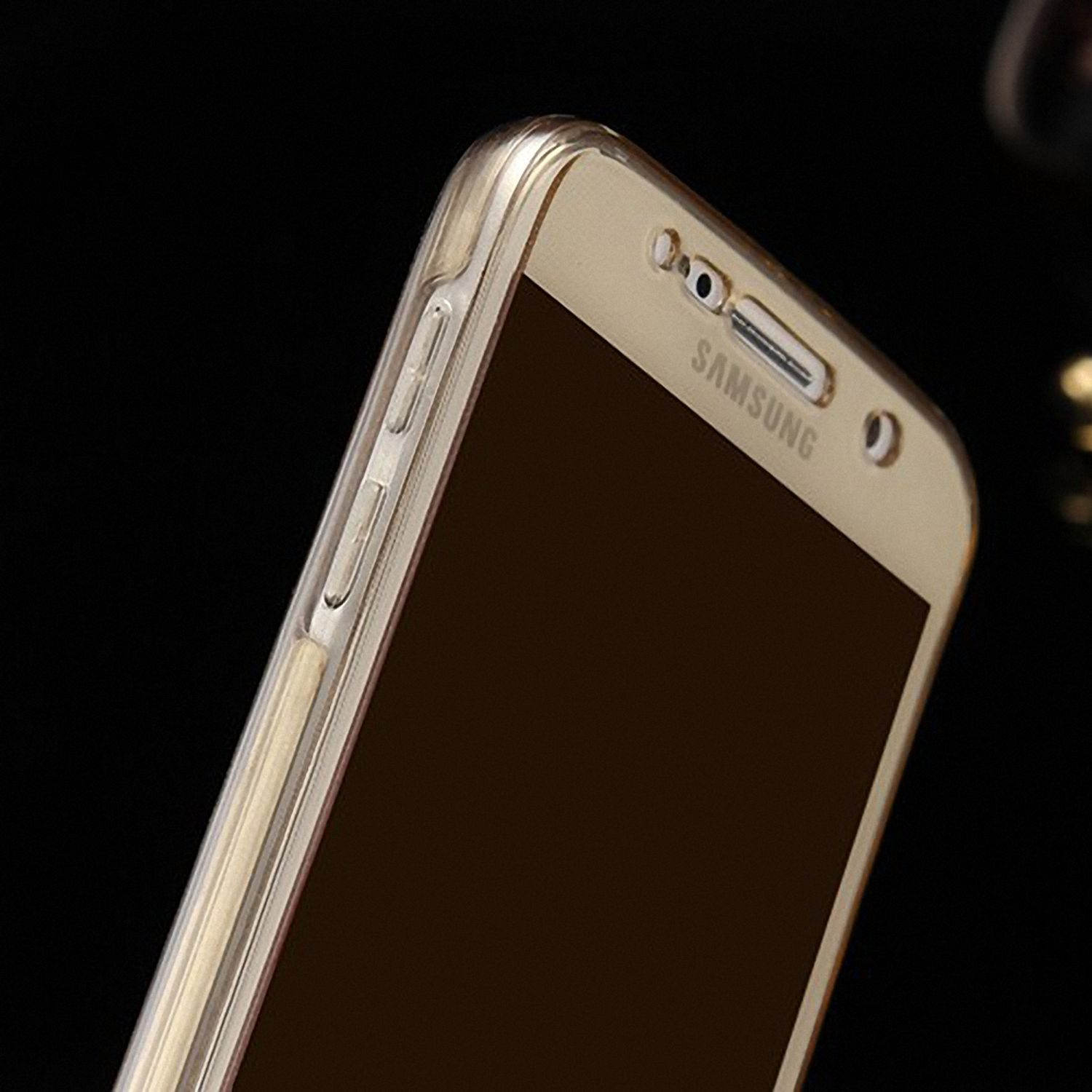 Goldenes Telefon mit braunem Bildschirm. Schwarzer Hintergrund.