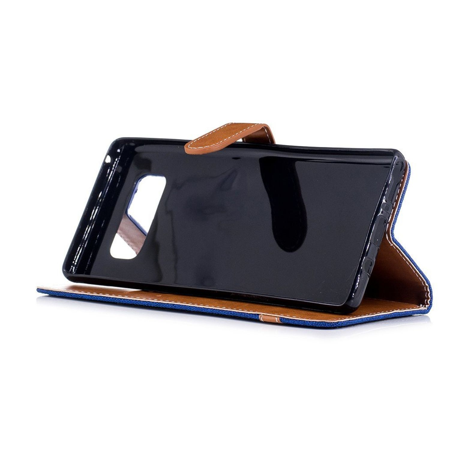 Eine schwarze Handyhülle mit braunem Riemen, geöffnet, mit einem Telefon darin, auf weißem Hintergrund.