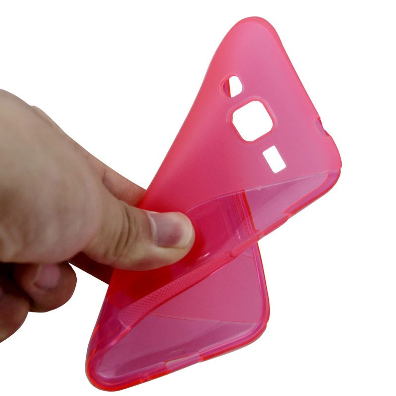 Hand hält eine pinkfarbene Handyhülle. Die Hülle ist flexibel und hat Aussparungen.