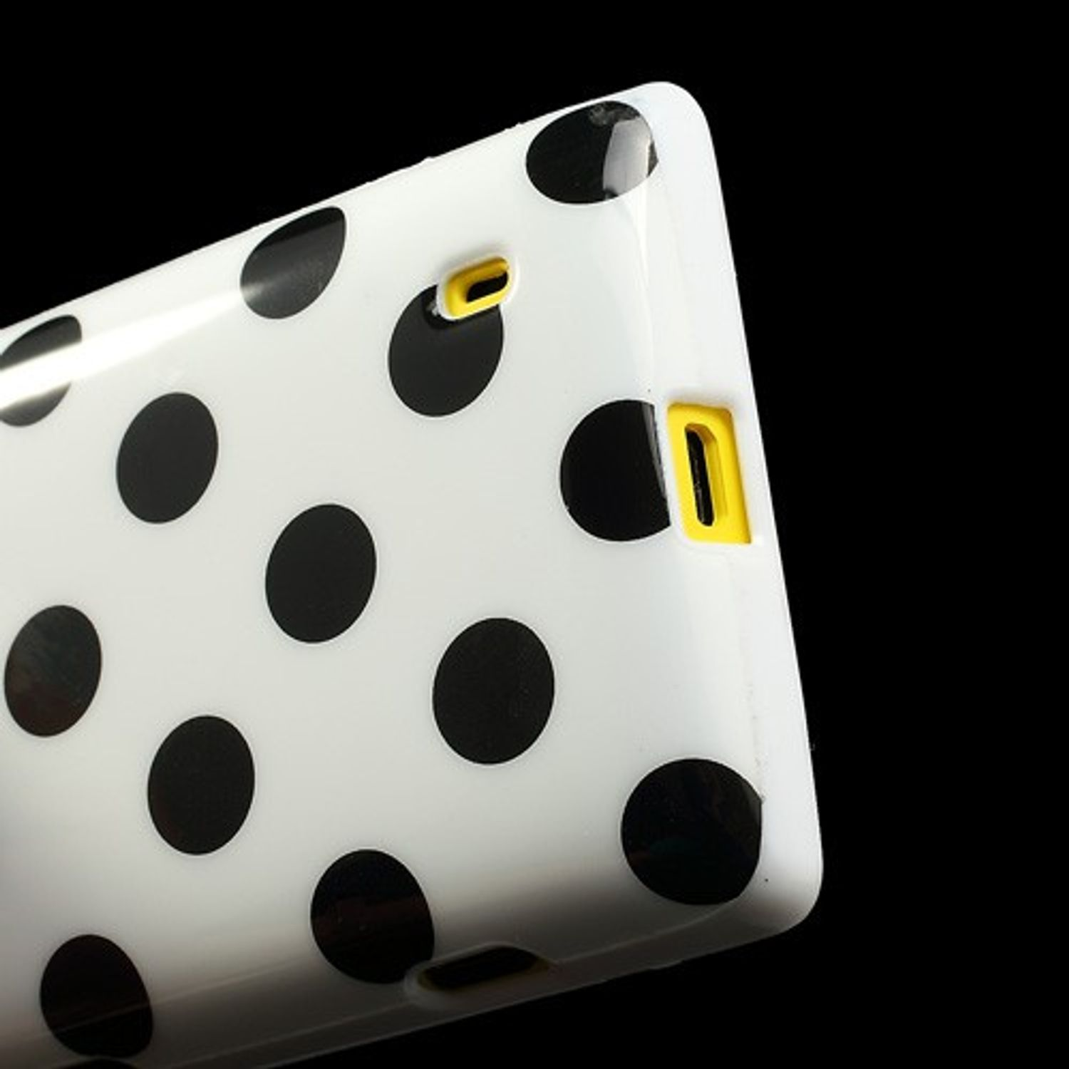 Eine weiße Handyhülle mit schwarzen Polka-Dots. Die Ecke zeigt gelbe Port-Ausschnitte, vor schwarzem Hintergrund.