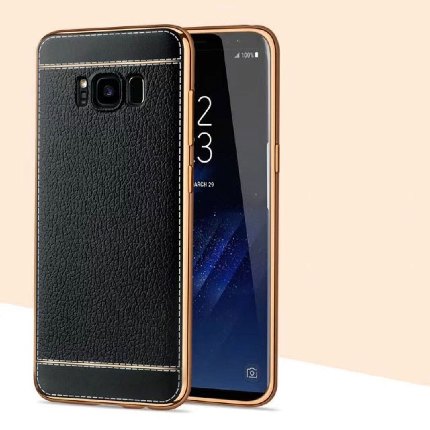 Schwarze Leder-Handyhülle mit goldfarbenem Besatz, offen, zeigt das Telefon. Das Telefon ist im Inneren sichtbar.