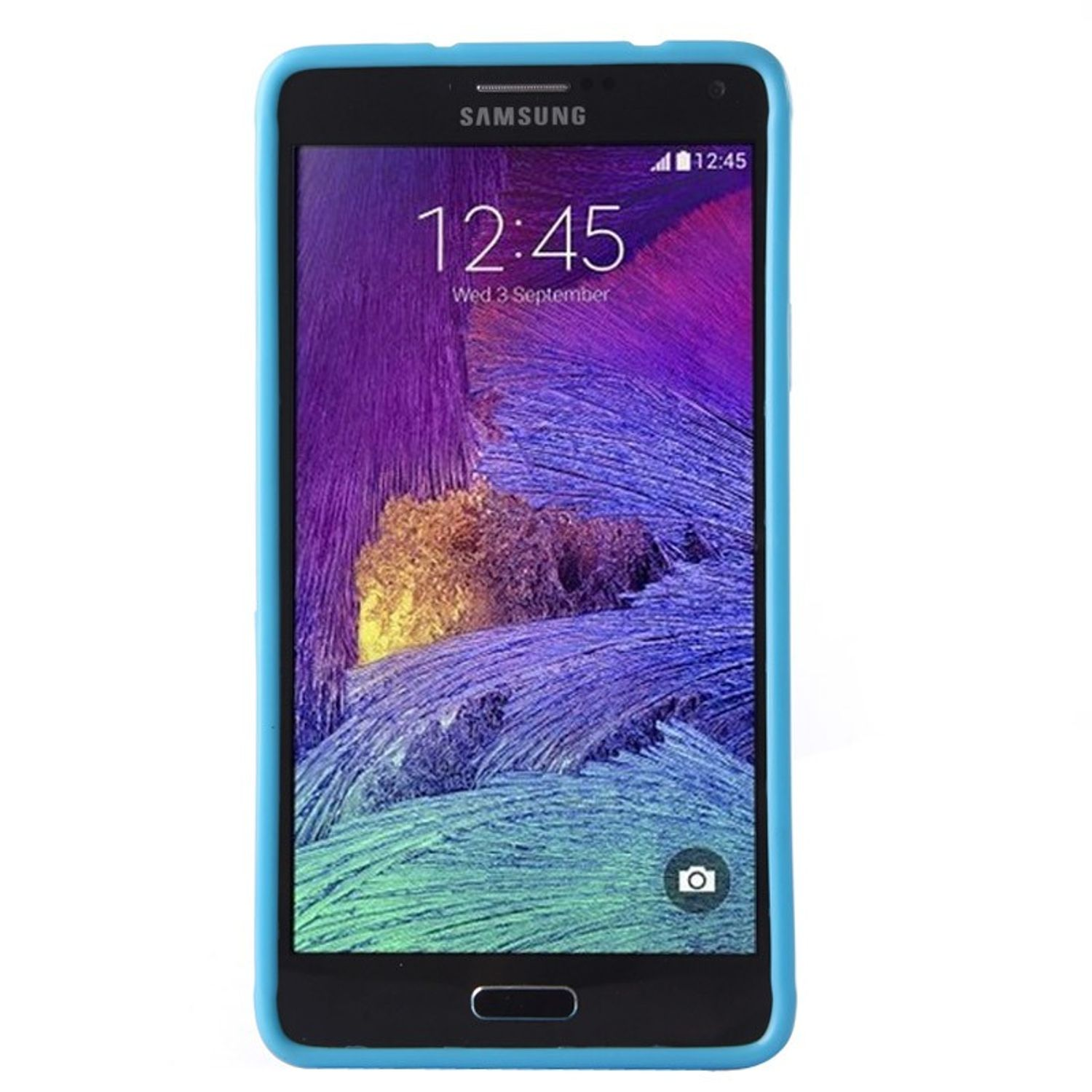 Schwarzes Telefon in blauer Hülle, zeigt Samsung-Logo und Uhrzeit 12:45 Uhr. Isoliert auf weißem Grund.