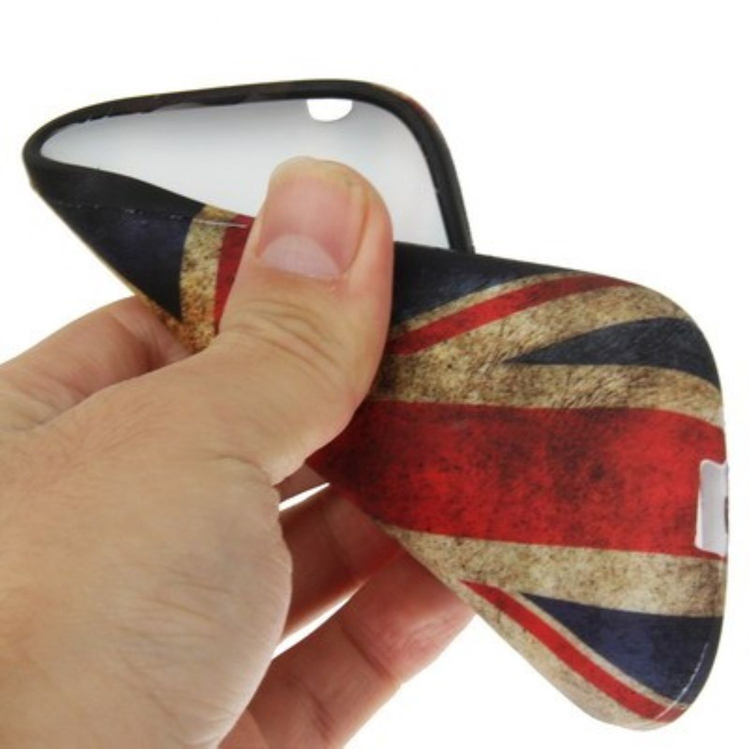 Eine Hand, die eine Union Jack Handyhülle hält.