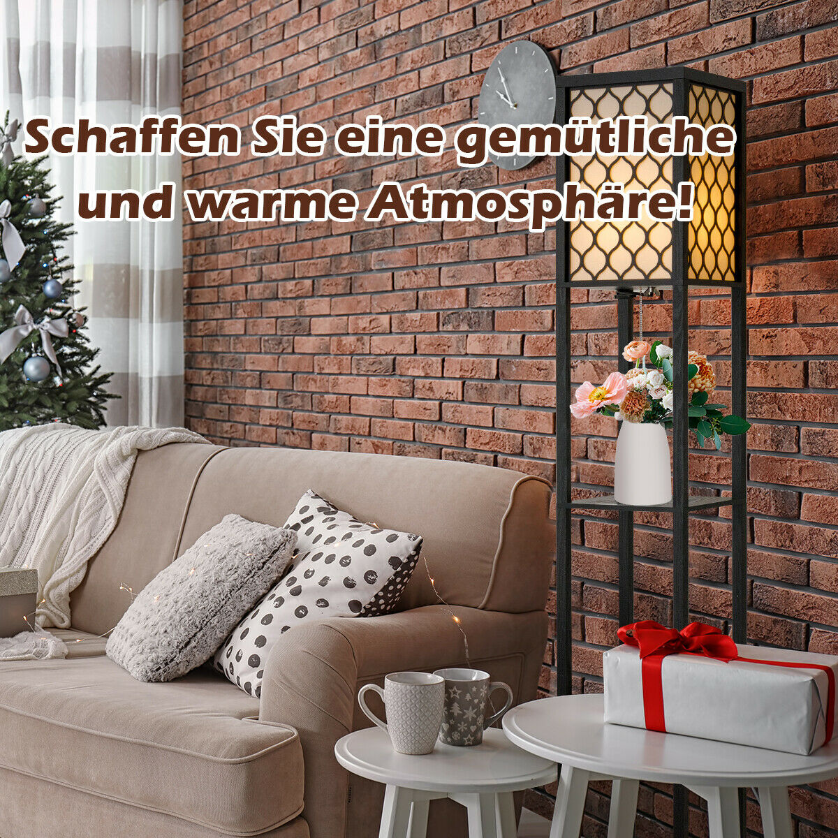 Eine Wohnzimmerszene mit Ziegelmauer, Sofa, Lampe und Geschenk.