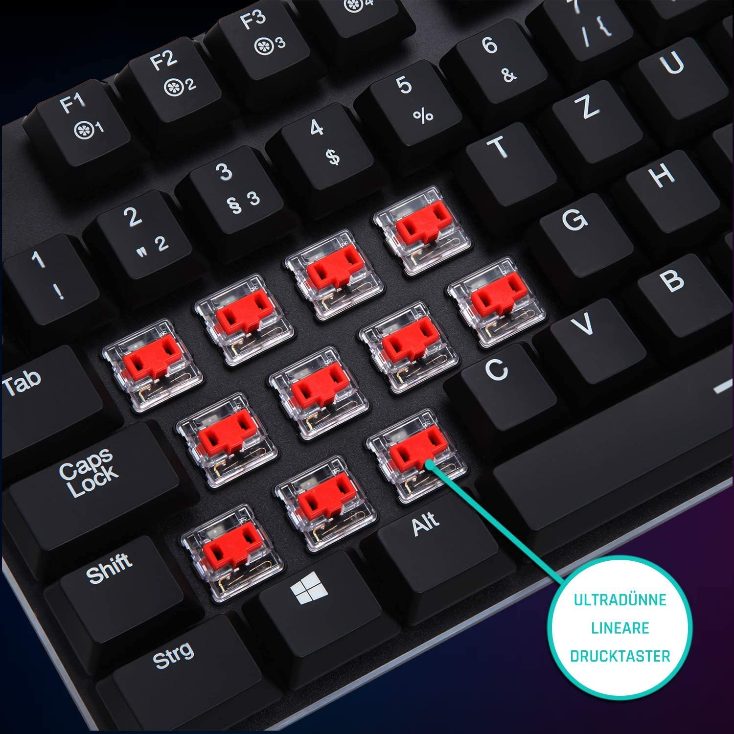 Schwarze mechanische Tastatur mit roten Schaltern und Tastenkappen, Nahaufnahme.