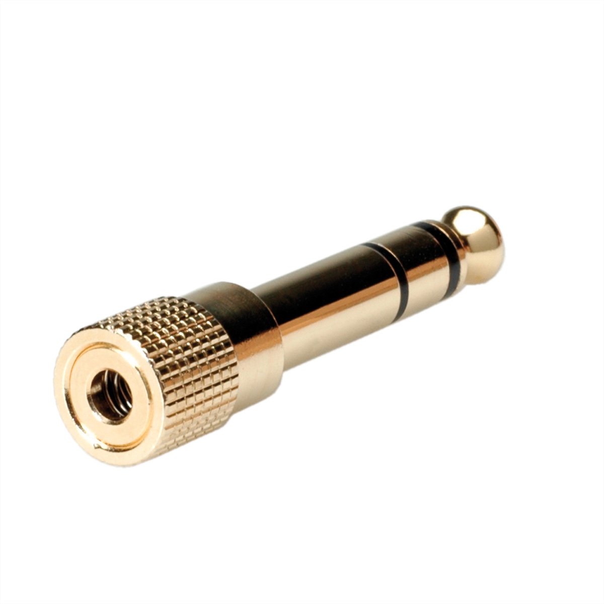 Een gouden audio jack-adapter. Witte achtergrond.