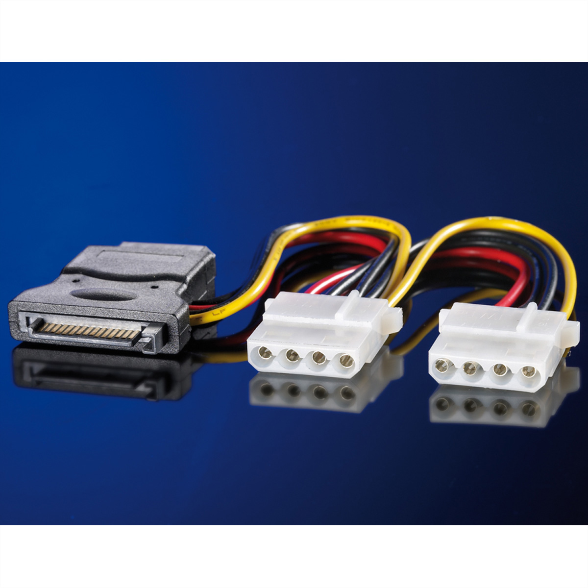 SATA-voedingskabel met een zwarte connector en witte connectoren met zwarte, gele en rode draden.