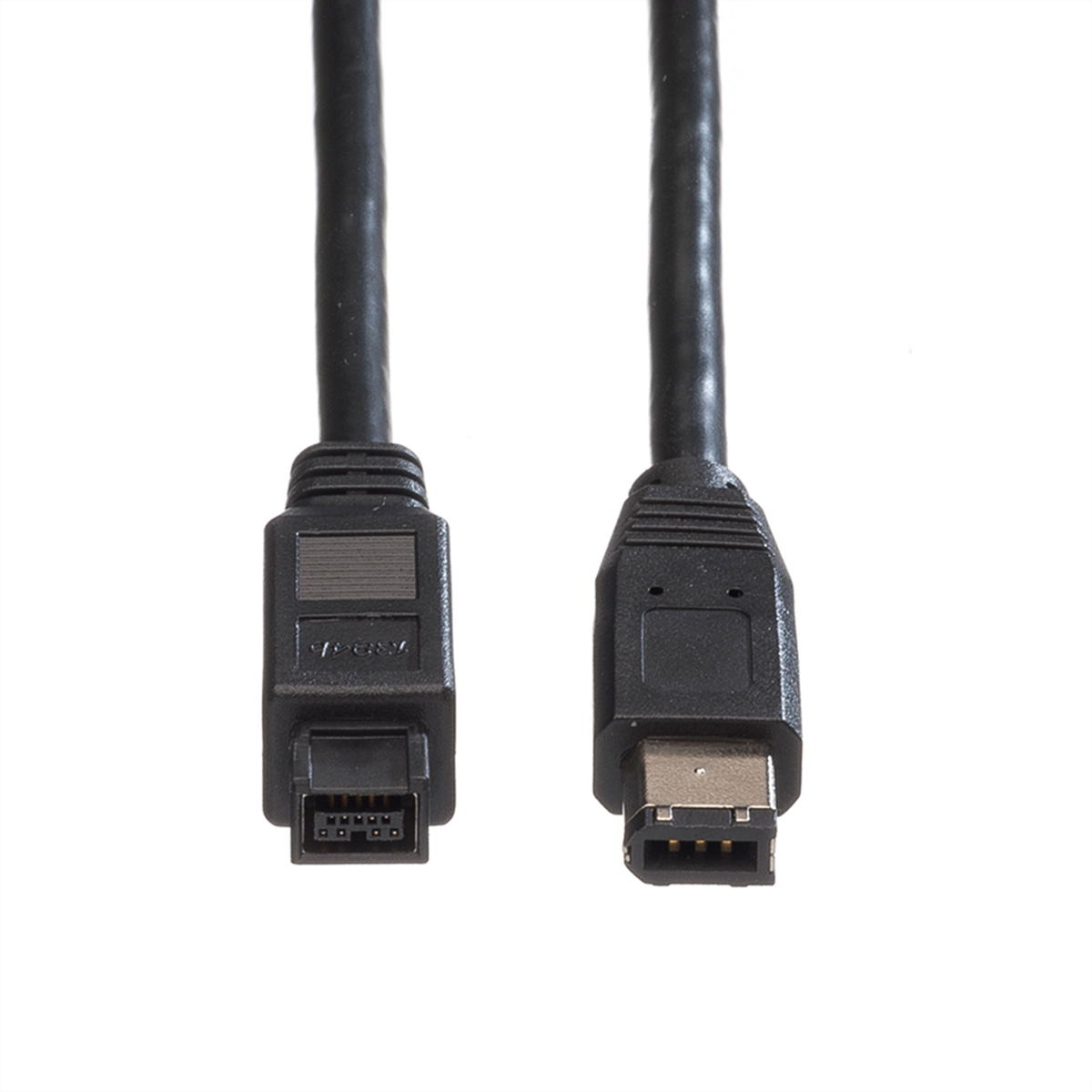 Zwei schwarze Kabel mit Anschlüssen. Weißer Hintergrund.