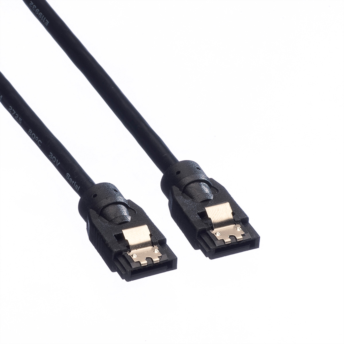 Zwei schwarze SATA-Kabel mit Steckern auf weißem Hintergrund. Nahaufnahme.
