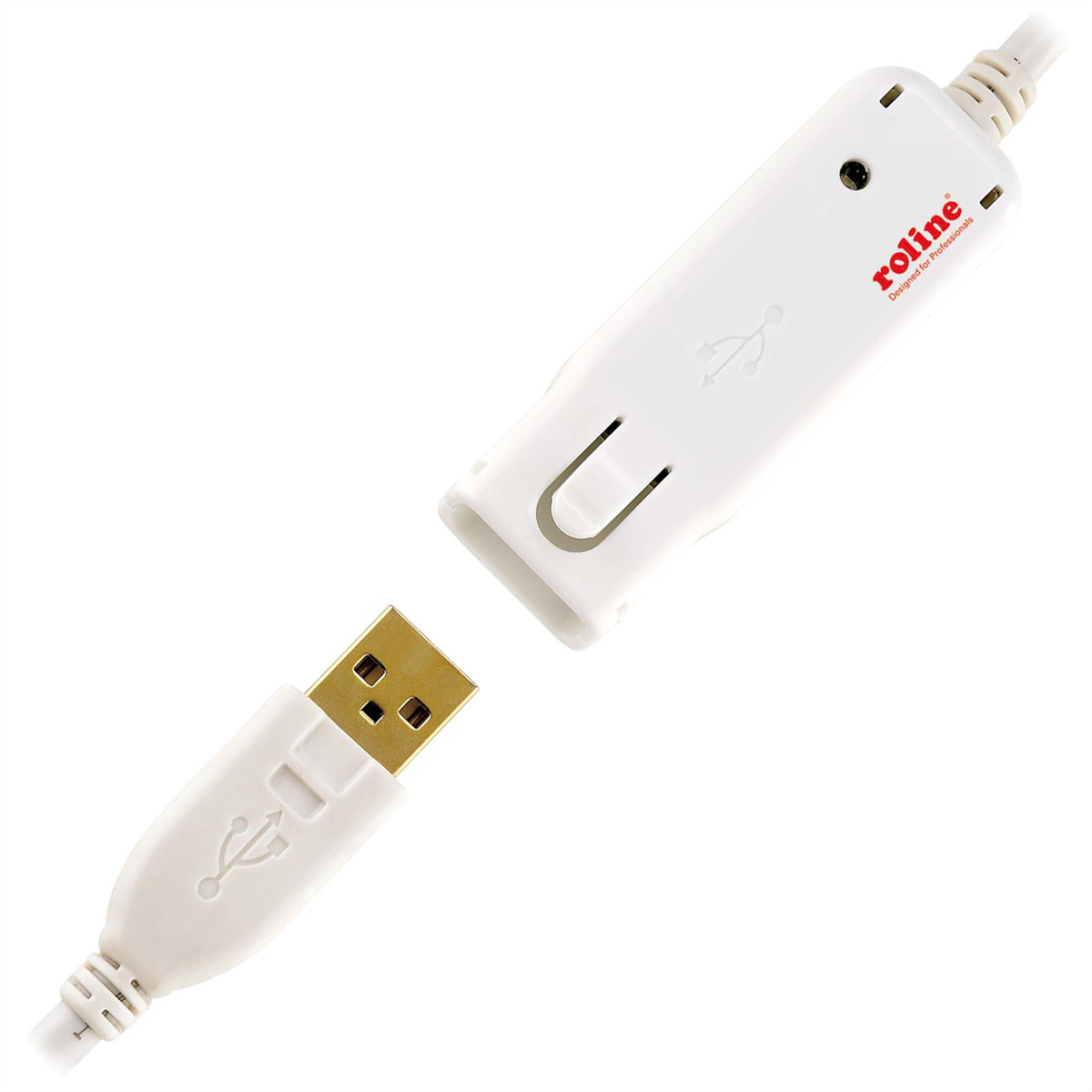 Weißes USB-Kabel mit Steckern, eines angeschlossen und eines getrennt, vor weißem Hintergrund.