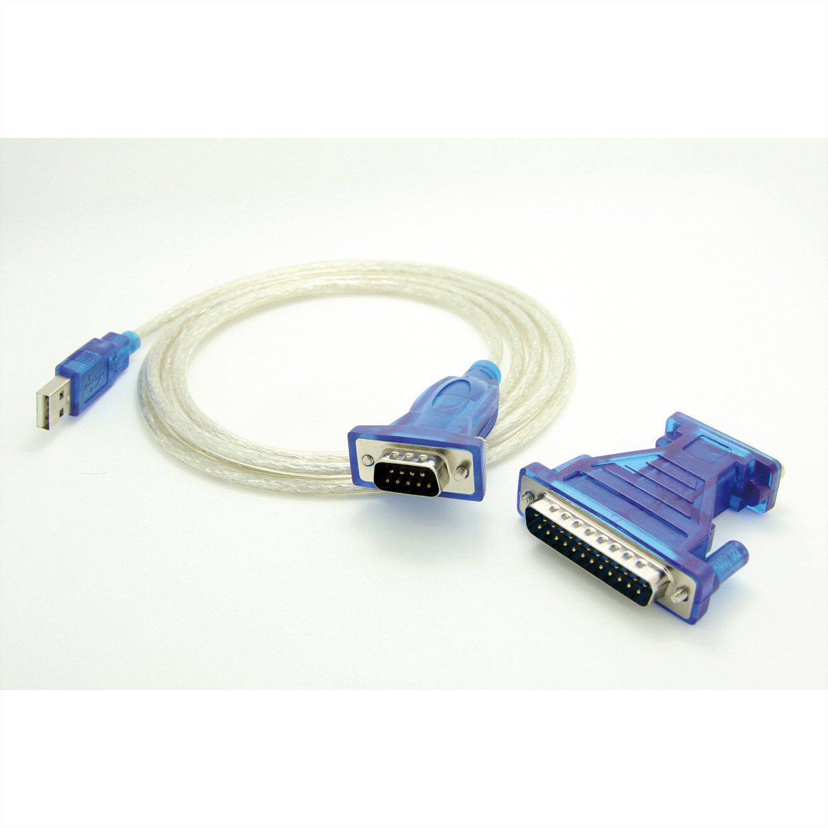 Blauwe seriële kabel met USB-A naar DB9-connectoren. Witte achtergrond, geïsoleerd.