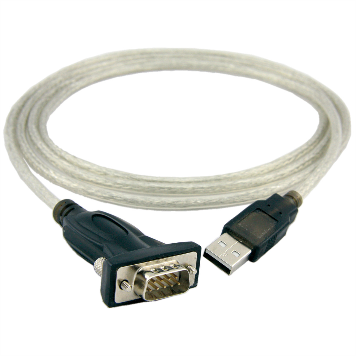 Un câble adaptateur de port USB vers série sur fond blanc. Une extrémité est USB, l'autre est série.