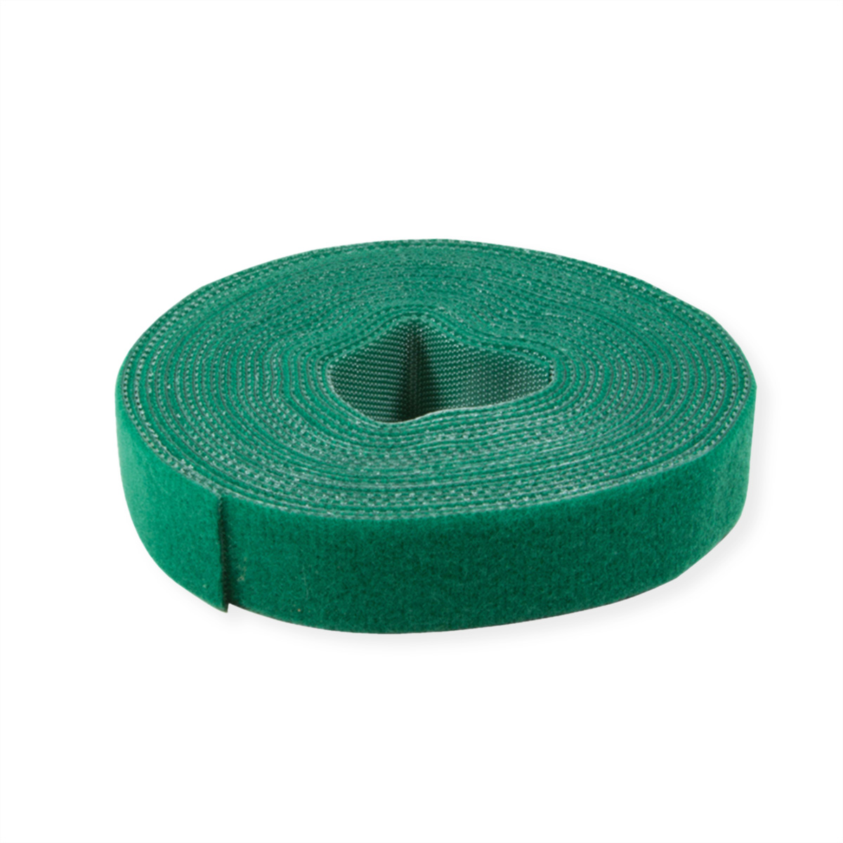 Groene klittenbandrol. Het klittenband is in een cirkelvorm opgerold. Witte achtergrond.