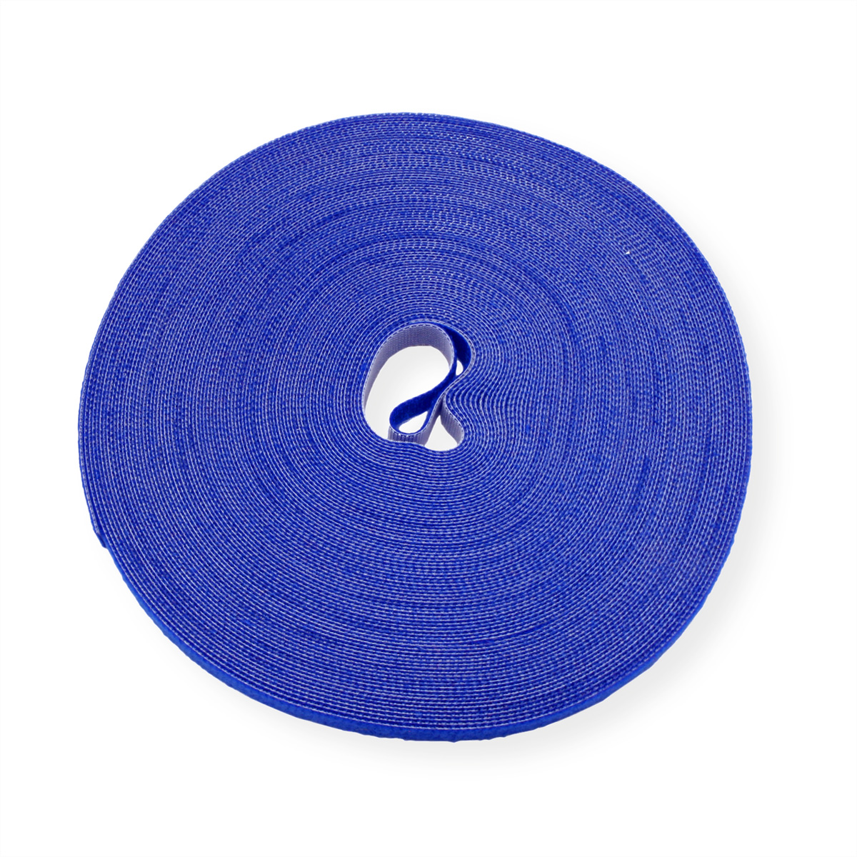 Eine Rolle blauer Klettverschlussriemen wird auf weißem Hintergrund gezeigt. Der Klettverschluss ist kreisförmig aufgerollt.