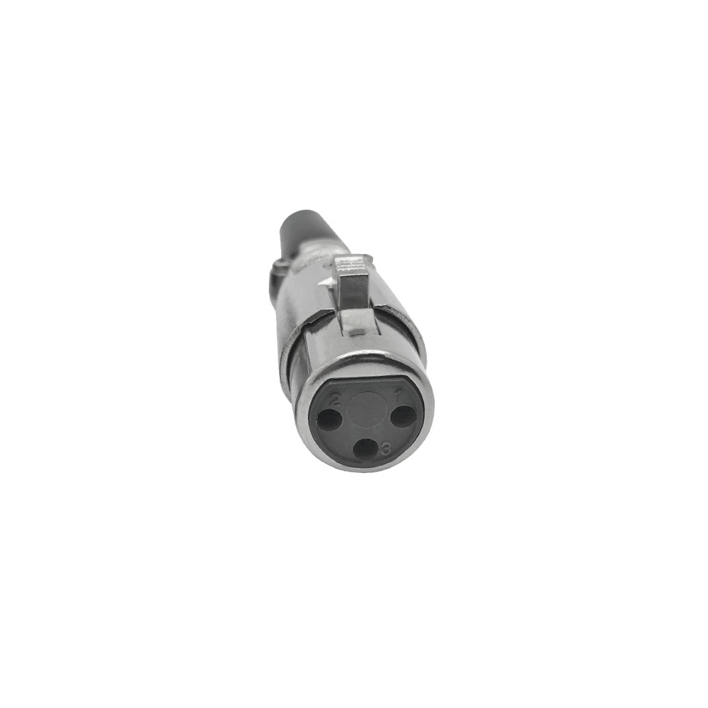 Silberner XLR-Anschluss. Der Anschluss hat drei Pins und einen Verriegelungsmechanismus.