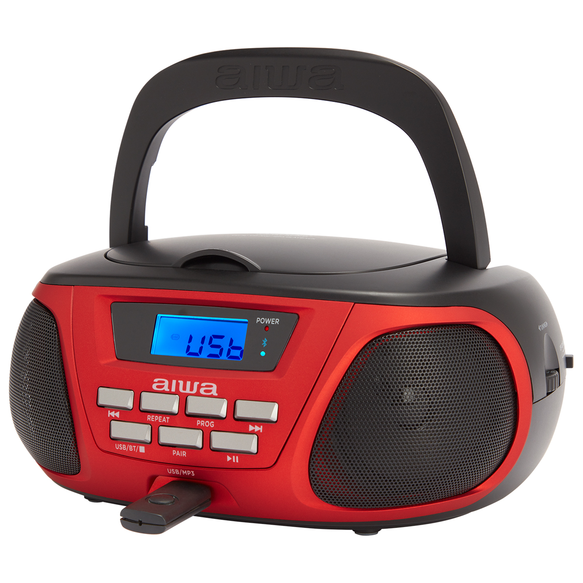 Roter und schwarzer AIWA-Boombox mit Griff, Knöpfen, Display und USB-Anschluss. Ein USB-Stick ist eingesteckt.