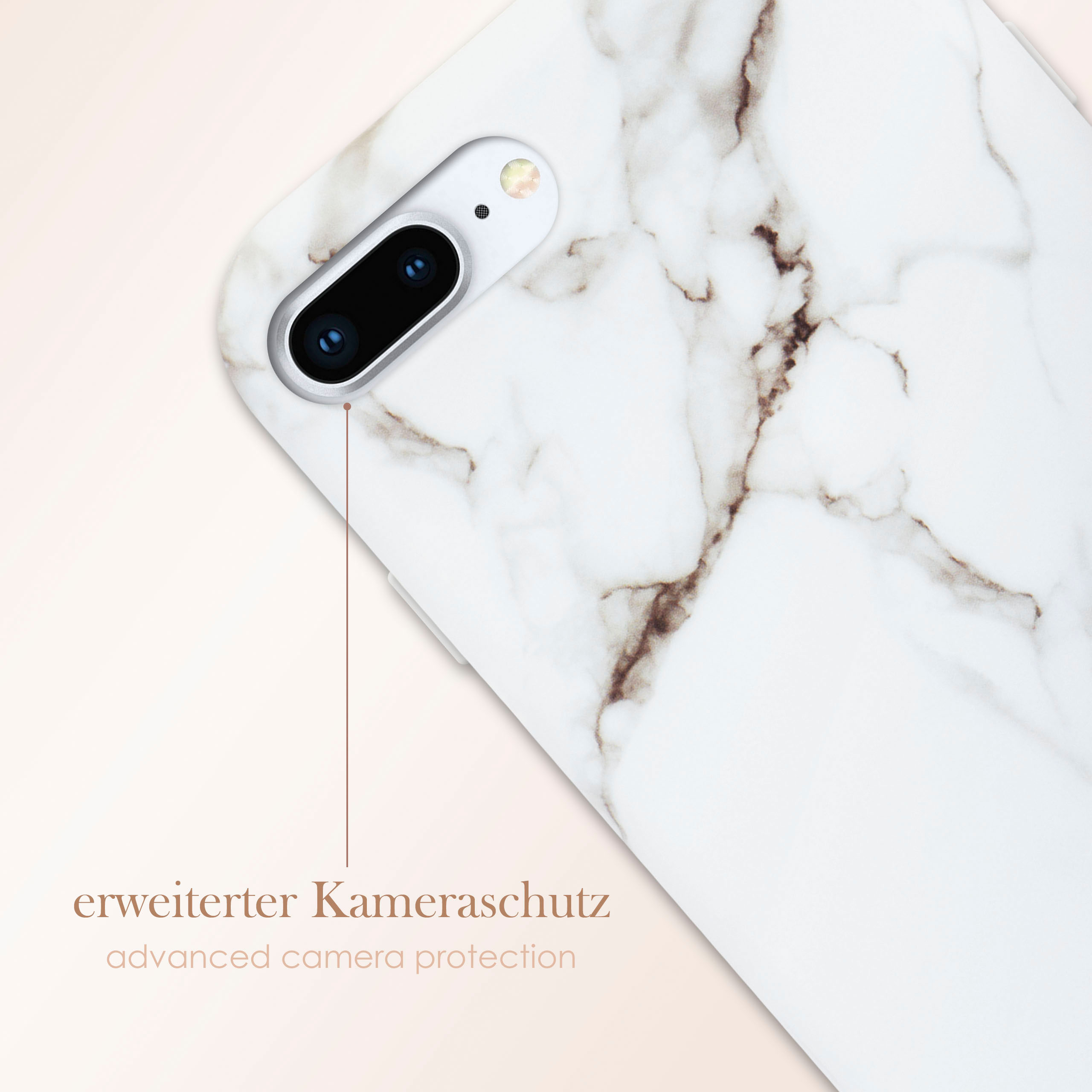Nahaufnahme einer weißen Marmor-Handyhülle mit Dual-Kamera. Text: 'erweiterter Kameraschutz'.