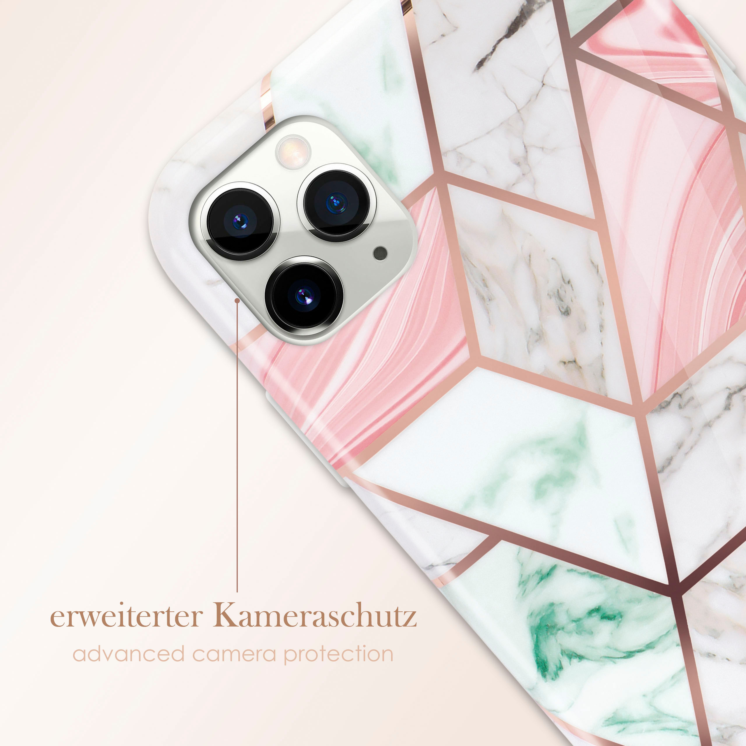 Nahaufnahme der Handyhülle mit geometrischem Marmor- und Roségold-Design. Text lautet 'erweiterter Kameraschutz'.
