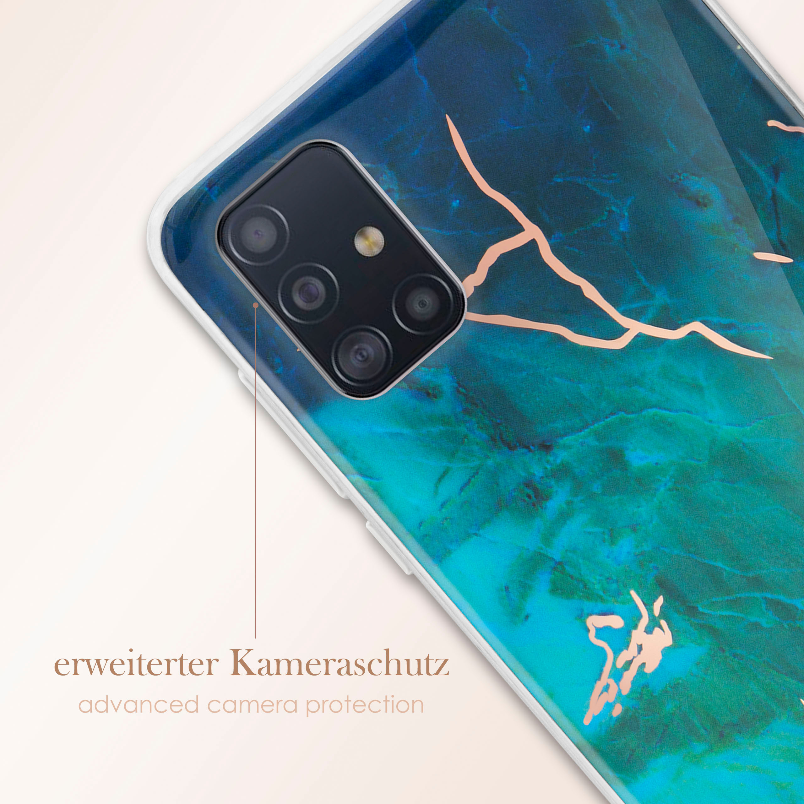 Handyhülle mit türkisfarbenem Marmordesign. Text: erweiterter Kameraschutz.