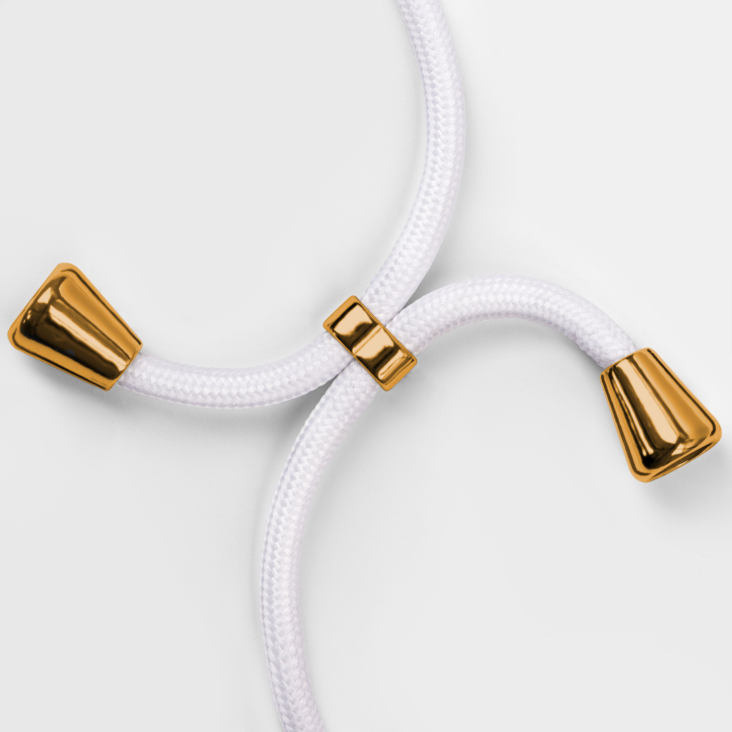 Weißes Handyband mit goldenen Details. Goldene Details am Ende und in der Mitte.