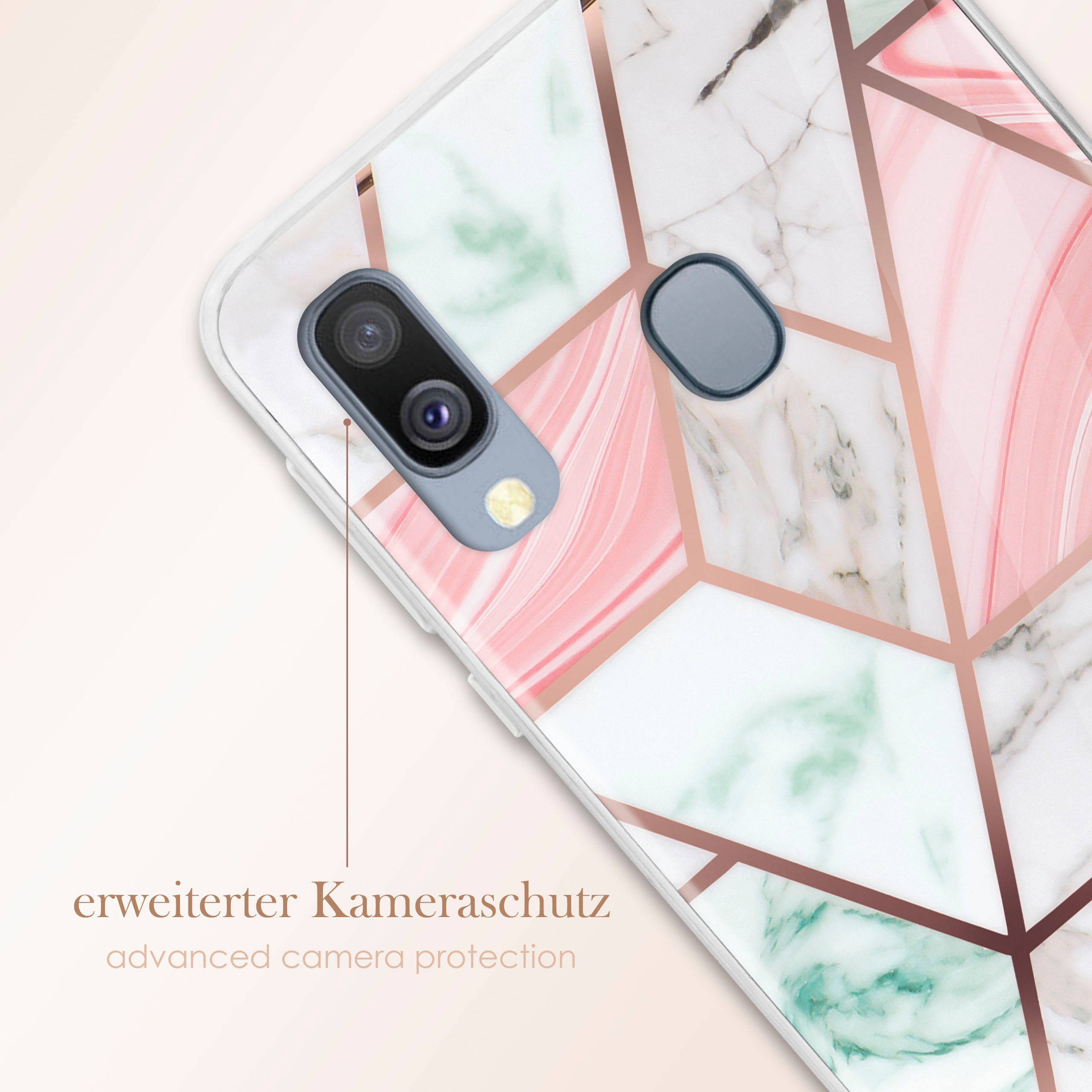 Handyhülle mit Marmor- und geometrischem Design. Nahaufnahme des Kamerabereichs.