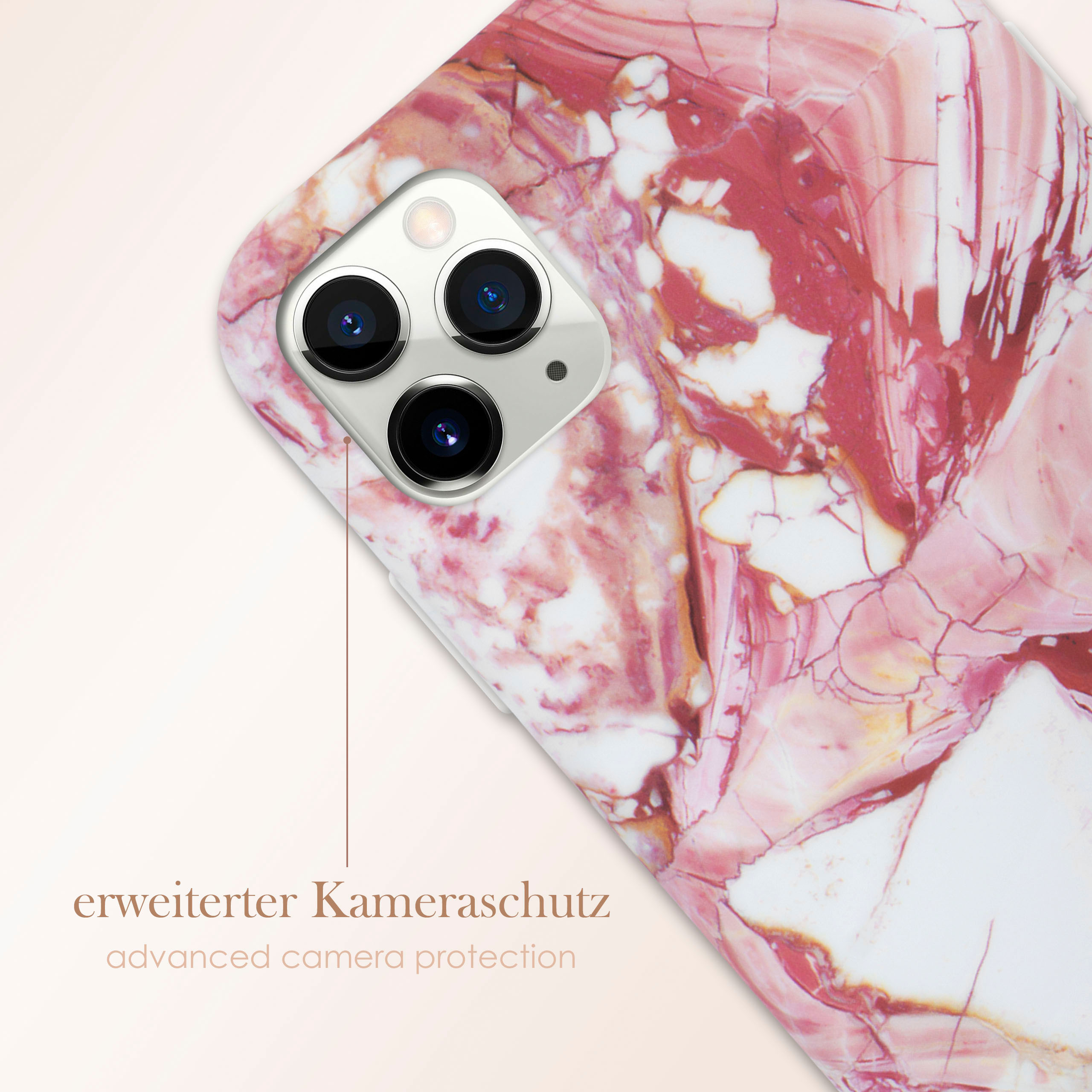 Nahaufnahme einer Handyhülle mit Marmordesign in Rottönen. Erweiterter Kameraschutz-Text.