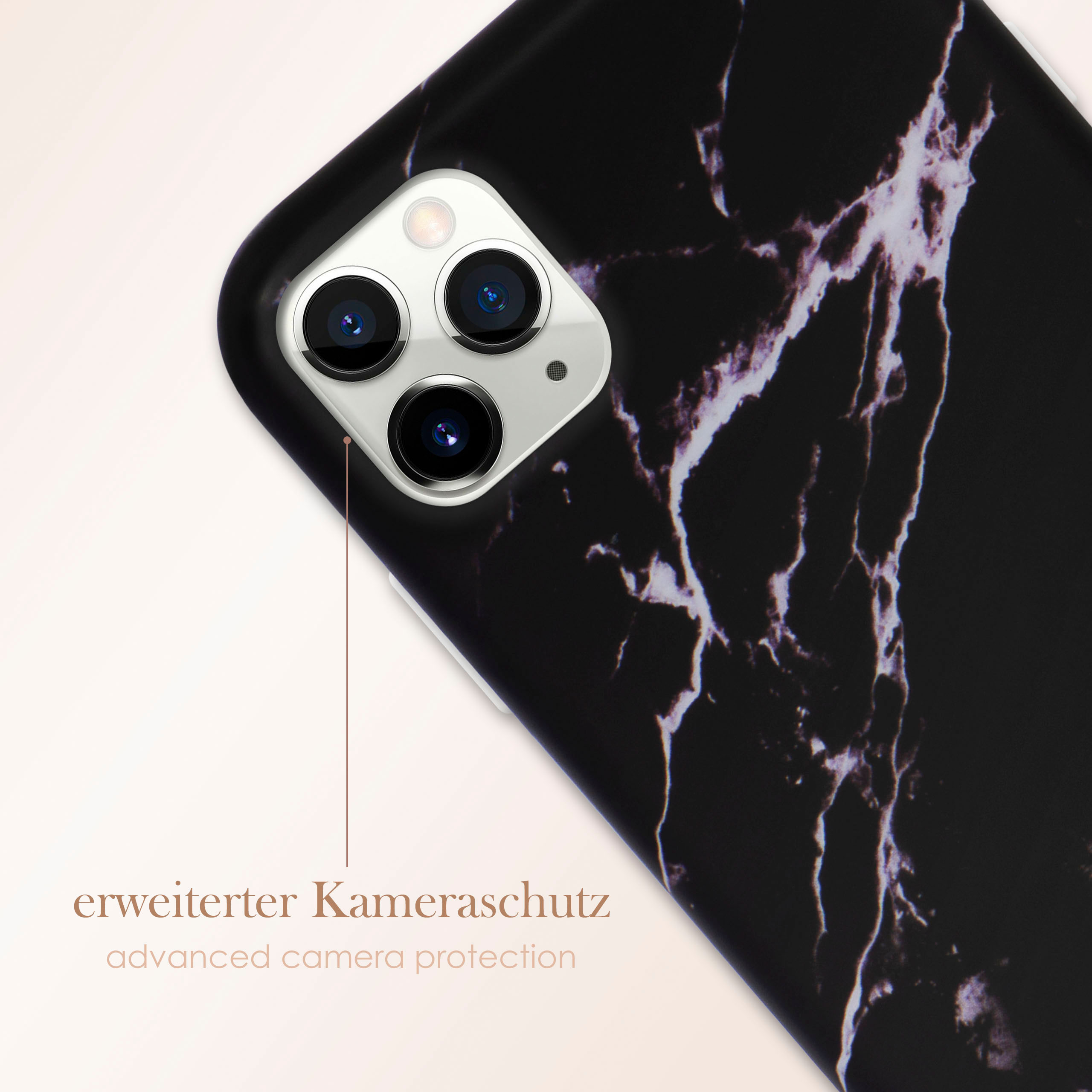 Nahaufnahme einer Handyhülle mit Marmormuster. Die Hülle hat erweiterten Kameraschutz.