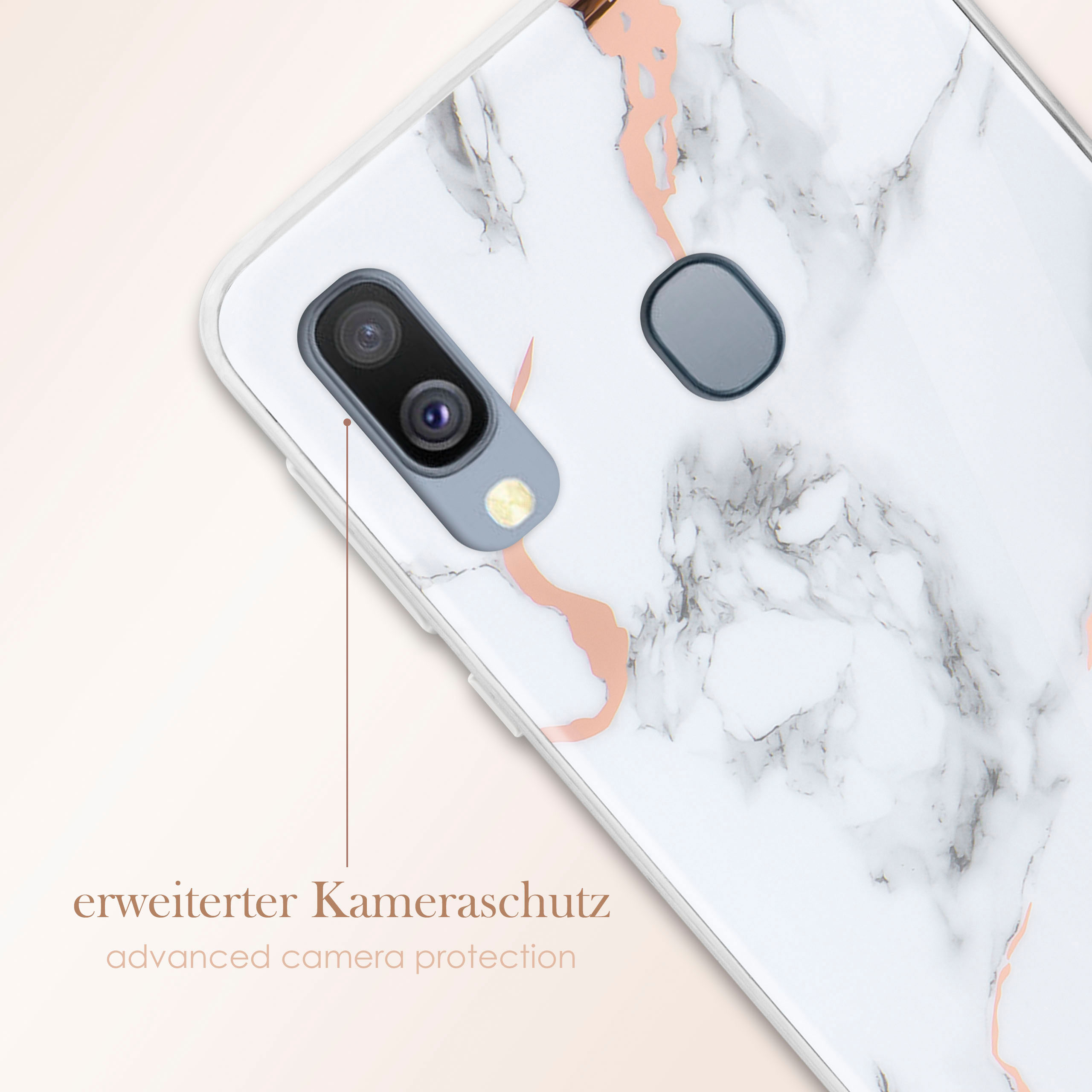 Nahaufnahme einer Handyhülle mit Marmordesign. Kamera und Fingerabdrucksensor sichtbar. Weiß und Roségold.