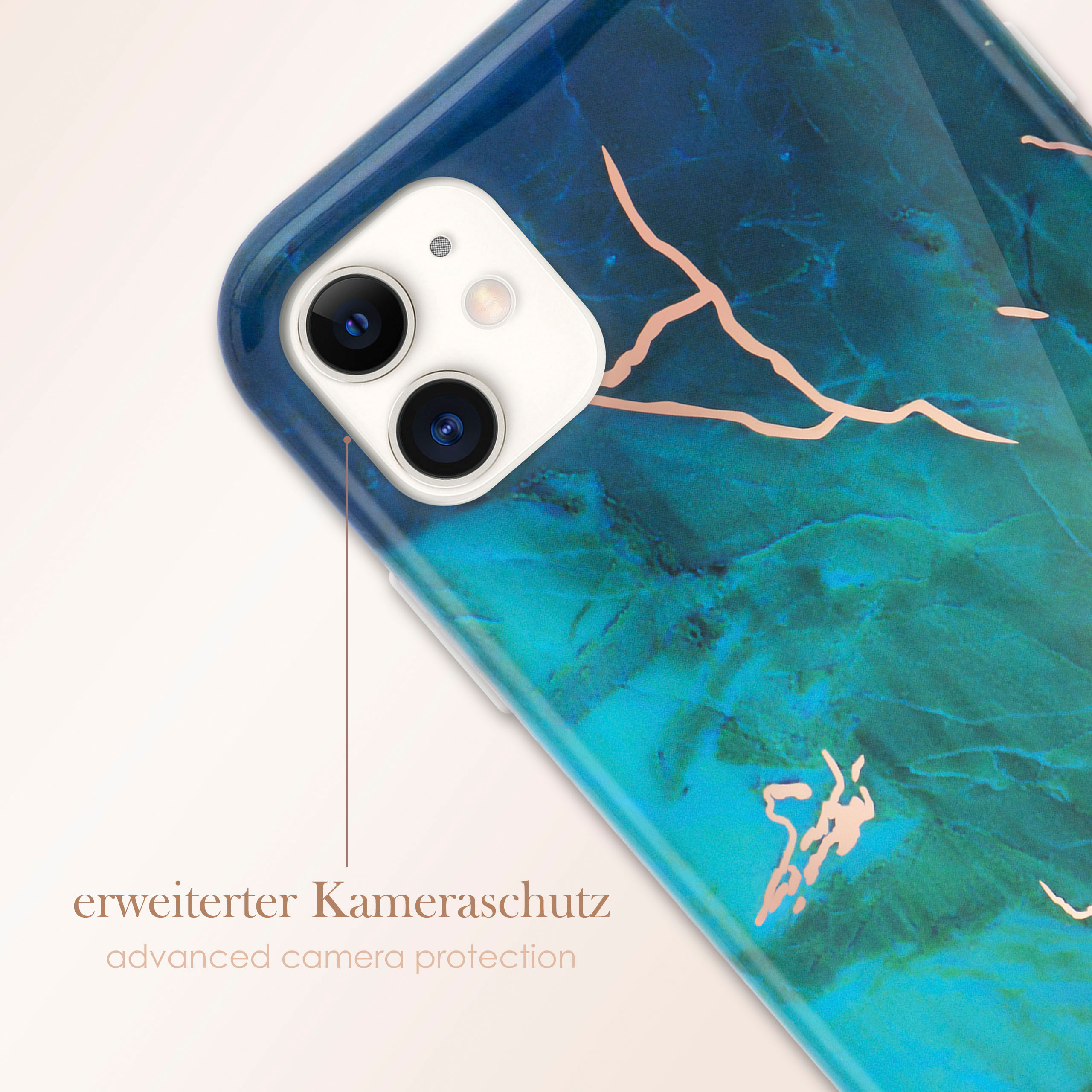 Smartphone-Hülle mit blauem Marmor-Design und Text: erweiterter Kameraschutz.