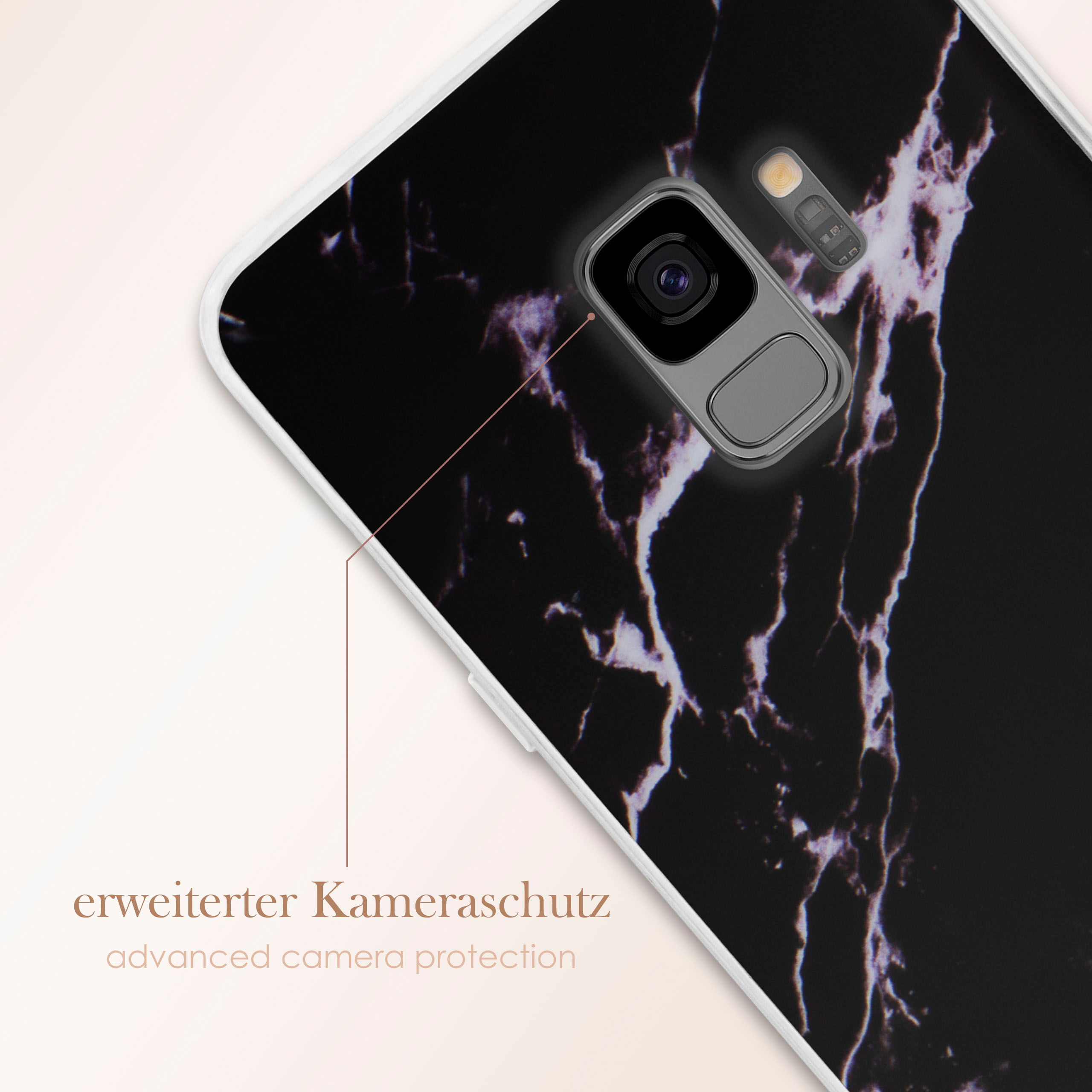 Handyhülle mit schwarzem Marmordesign. Kamerabereich sichtbar. Text: erweiterter Kameraschutz.