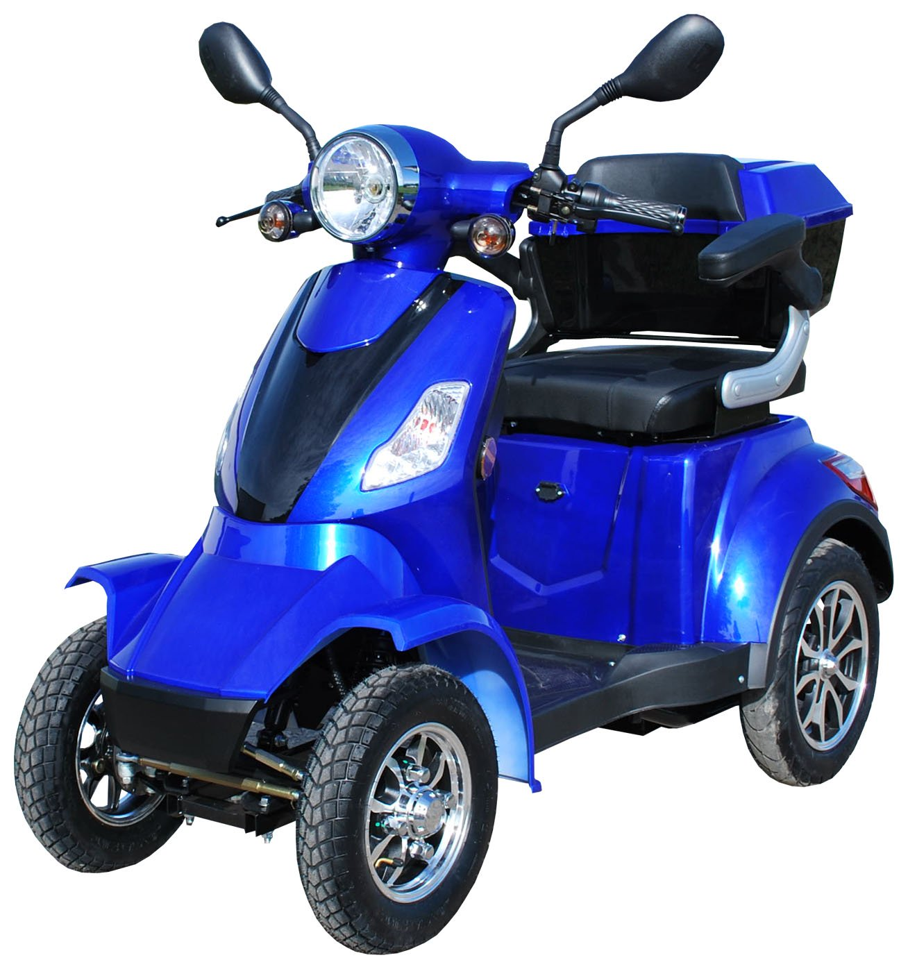 Blauer Mobilitätsroller. Hat drei Räder und einen schwarzen Sitz. Der Hintergrund ist weiß.