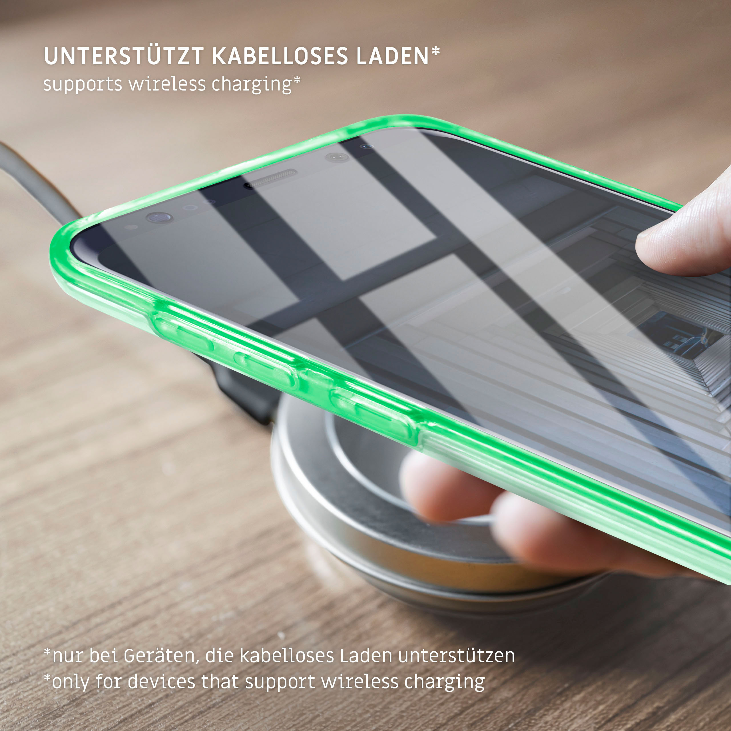 Telefon kabellos geladen, grüne Hülle. Text: unterstützt kabelloses Laden.