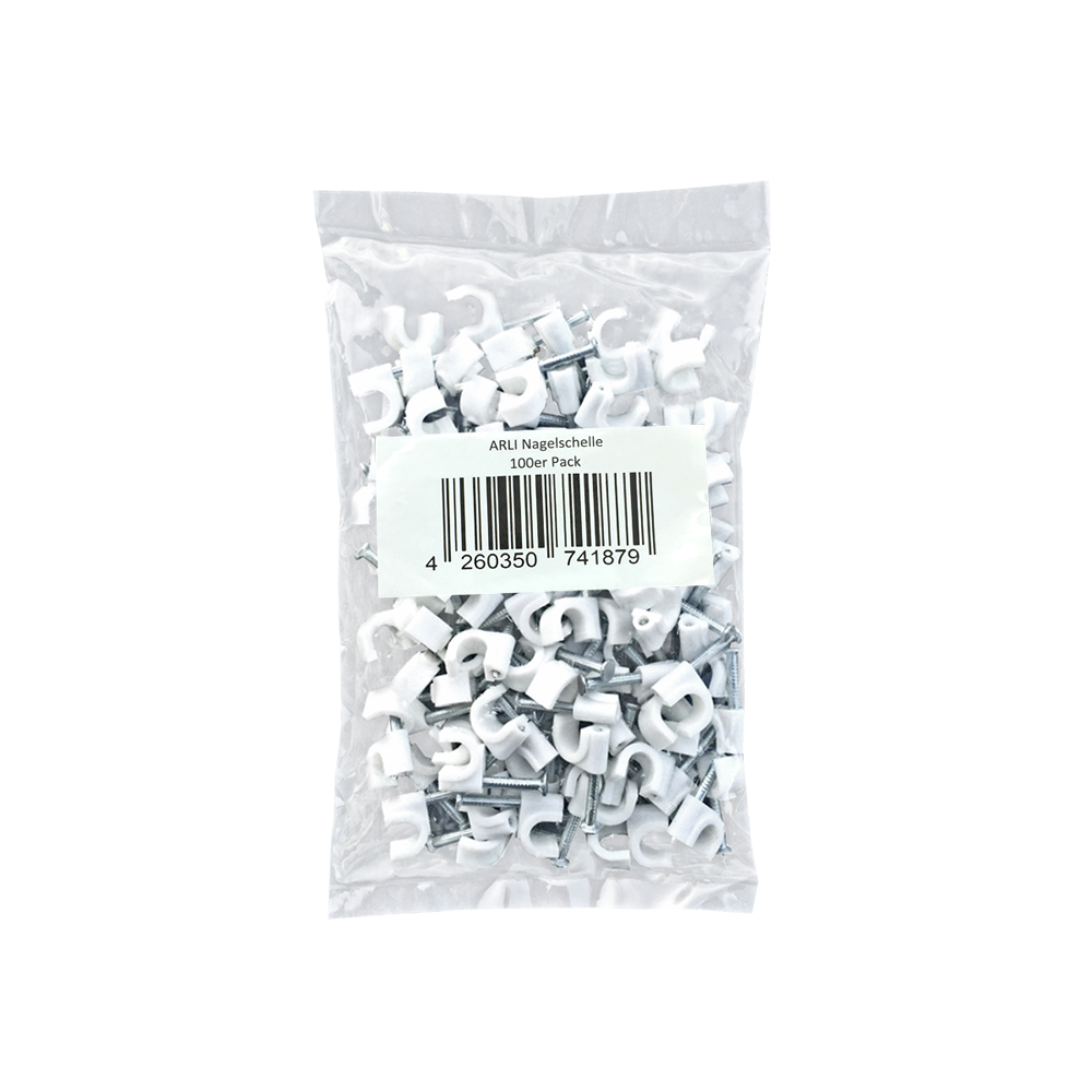 Beutel mit weißen Kabelclips. Weißer Hintergrund. Die Tasche hat einen Barcode.