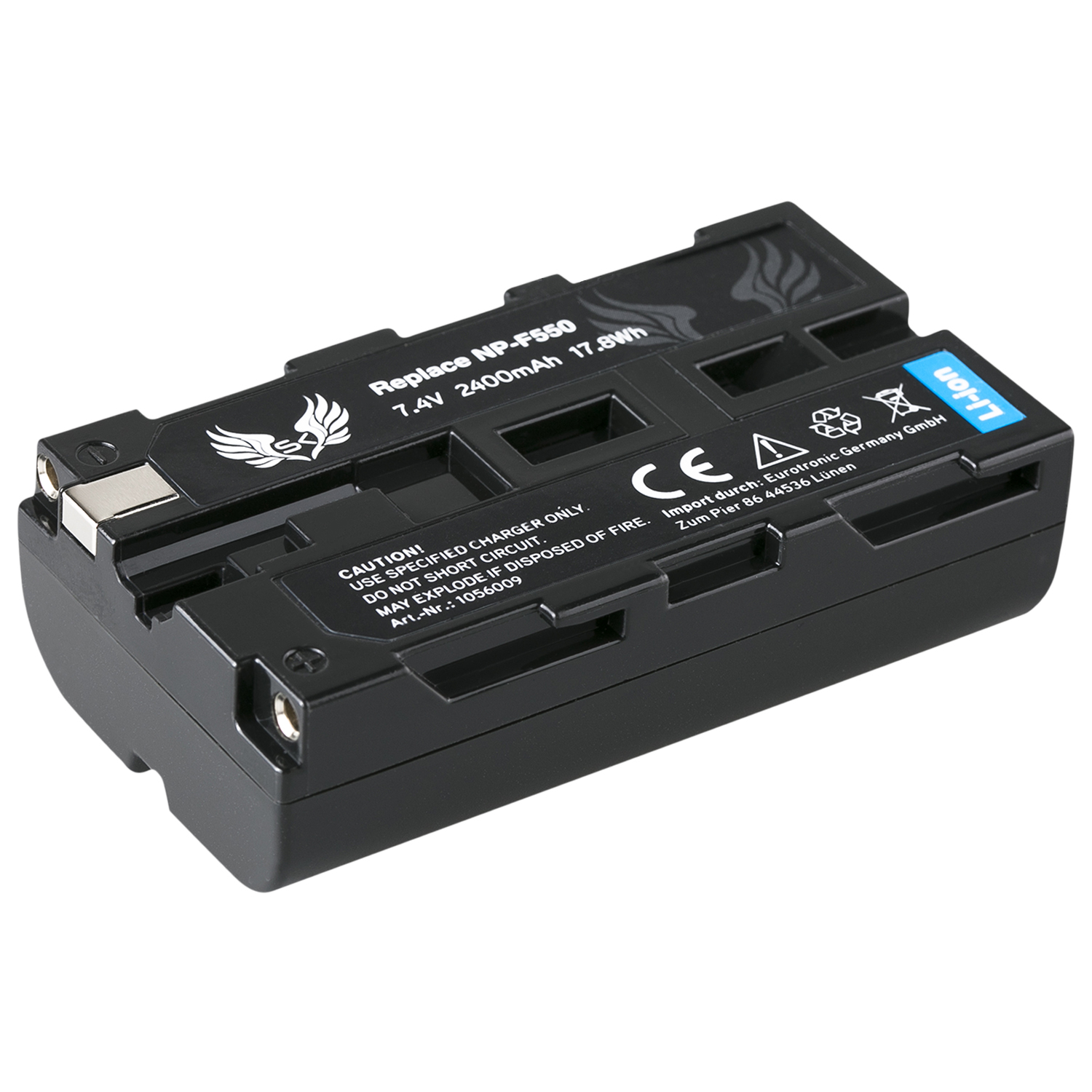 Schwarzer Akku mit der Aufschrift Replace NP-F550 7.4V 2400mAh. Warnhinweise vorhanden.