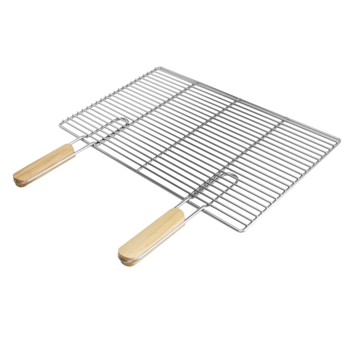 Ein silberner Metallgrill mit zwei Holzgriffen vor weissem Hintergrund. Der Grill ist leer.