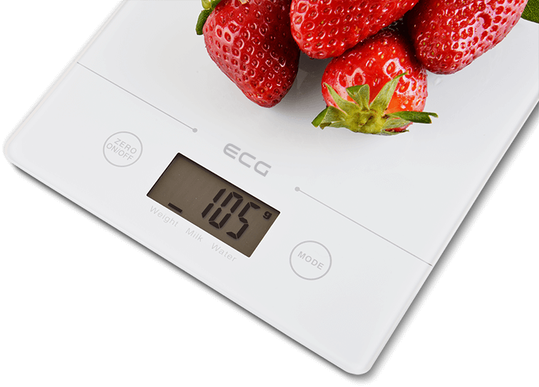 Weiße digitale Küchenwaage mit Erdbeeren. Das Display zeigt 105 Gramm.