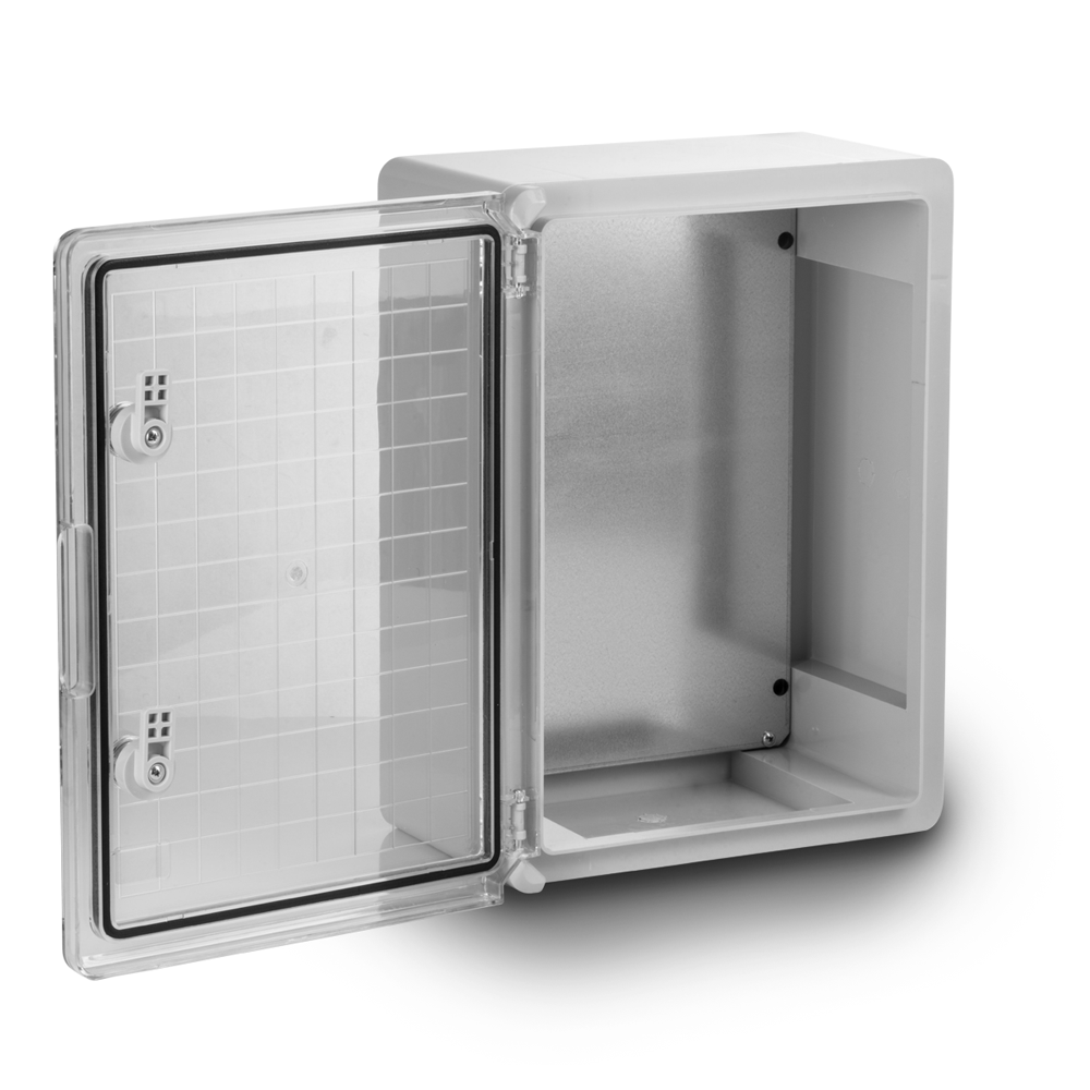 Geöffnetes weißes Kunststoff-Elektrogehäuse mit transparenter Tür und Metallrückwand.