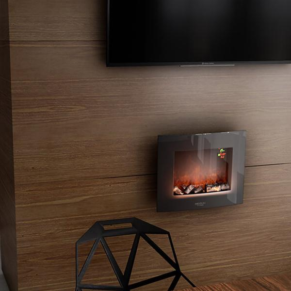 Chimenea eléctrica en pared de madera, con TV encima. Silla en primer plano.